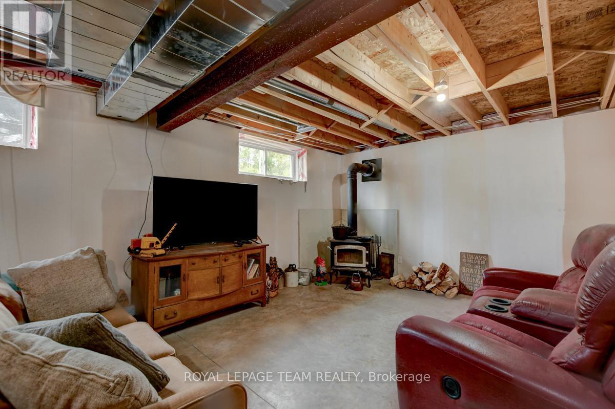 












831 BOLTON ROAD

,
North Grenville,




Ontario
K0G1N0

