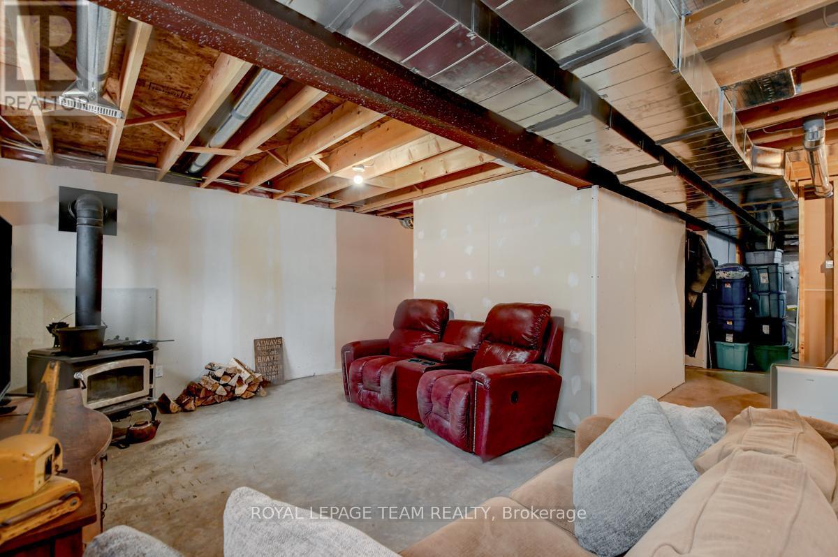 












831 BOLTON ROAD

,
North Grenville,




Ontario
K0G1N0

