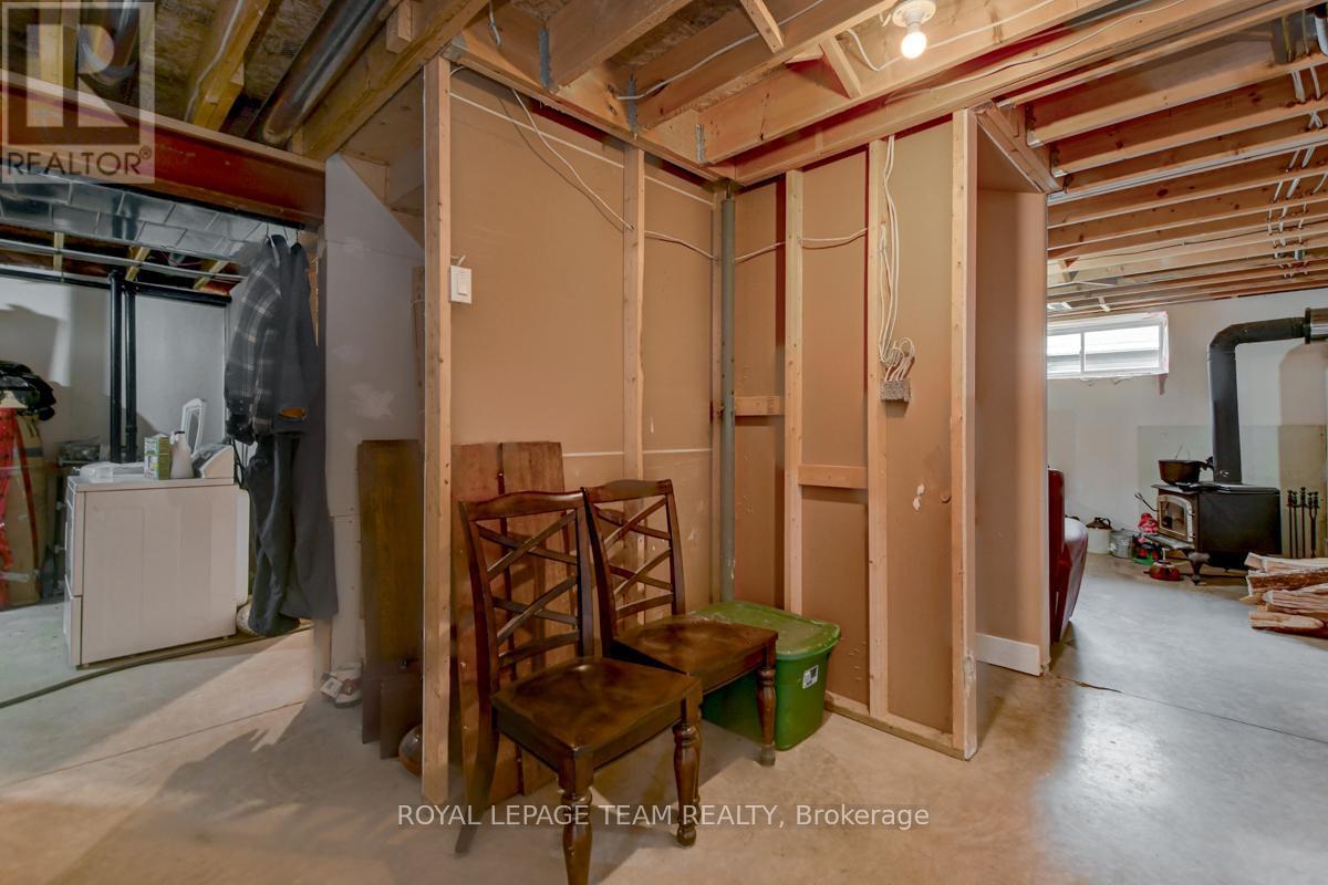 












831 BOLTON ROAD

,
North Grenville,




Ontario
K0G1N0

