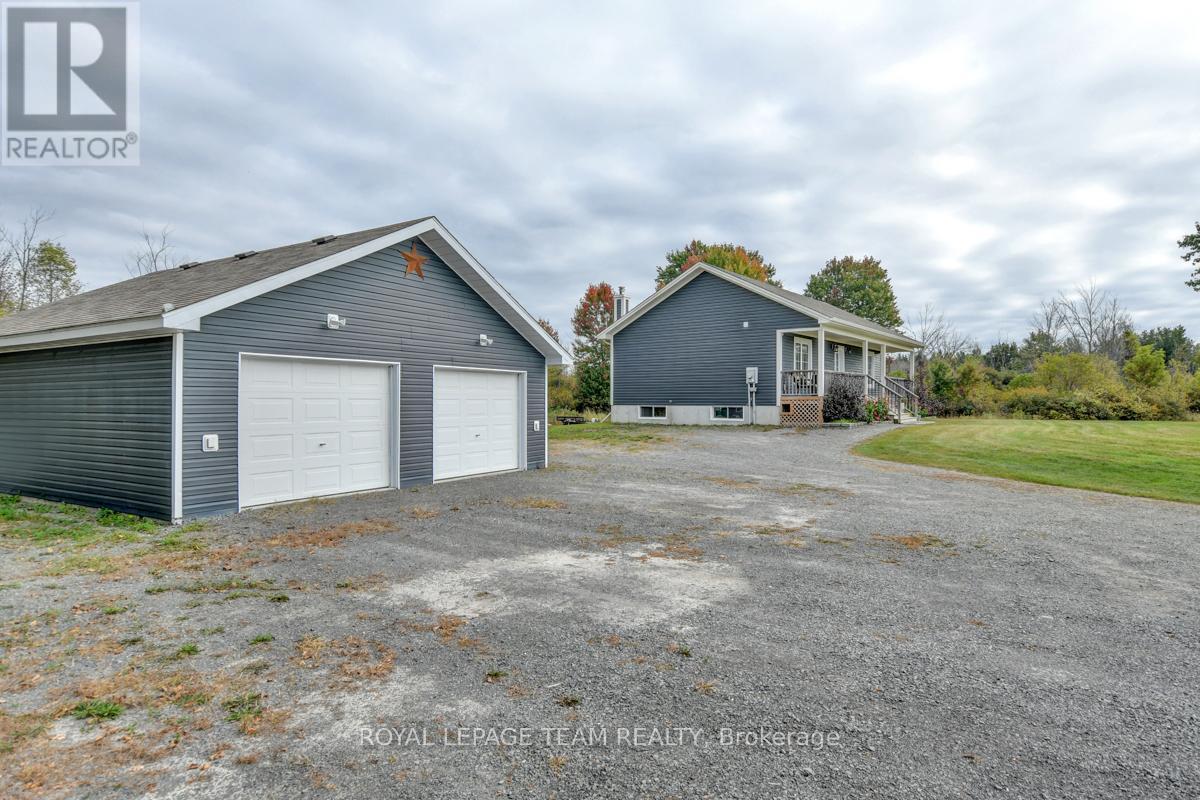 












831 BOLTON ROAD

,
North Grenville,




Ontario
K0G1N0

