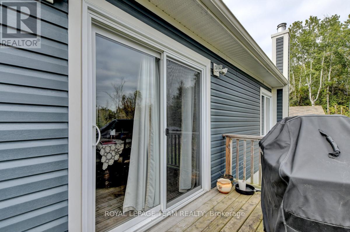 












831 BOLTON ROAD

,
North Grenville,




Ontario
K0G1N0

