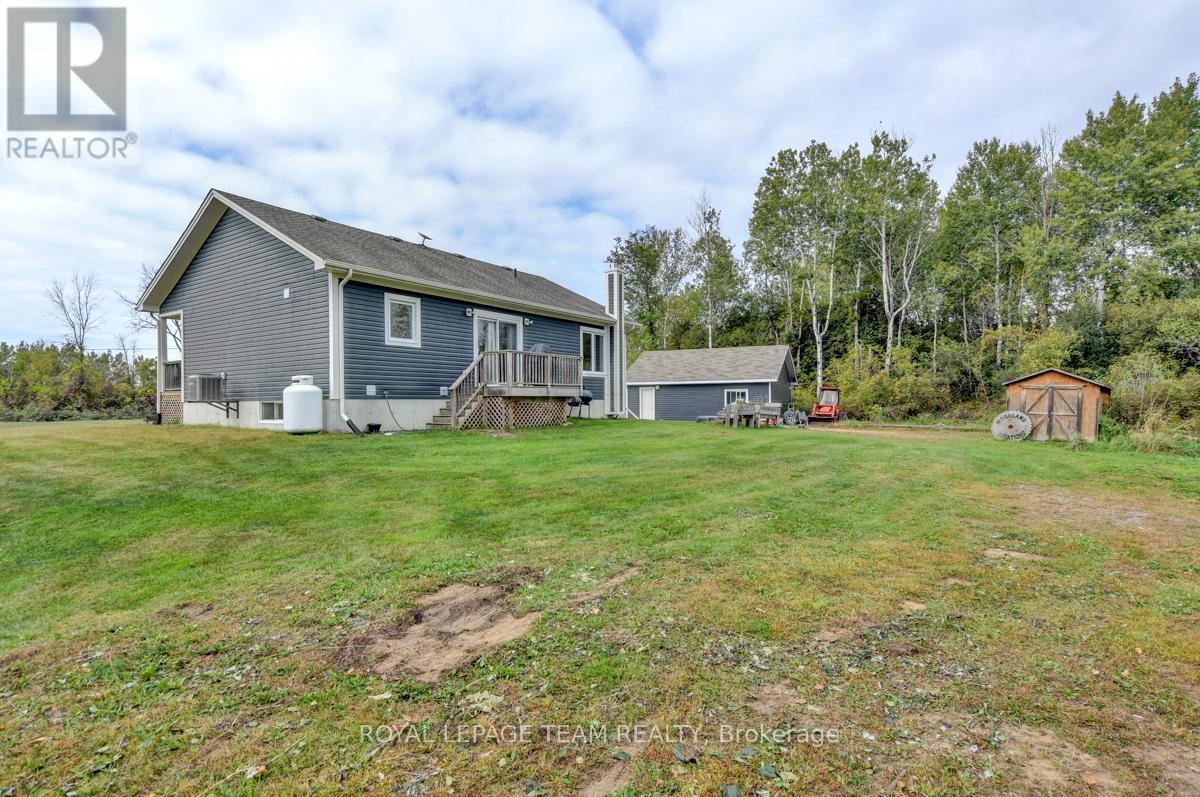 












831 BOLTON ROAD

,
North Grenville,




Ontario
K0G1N0

