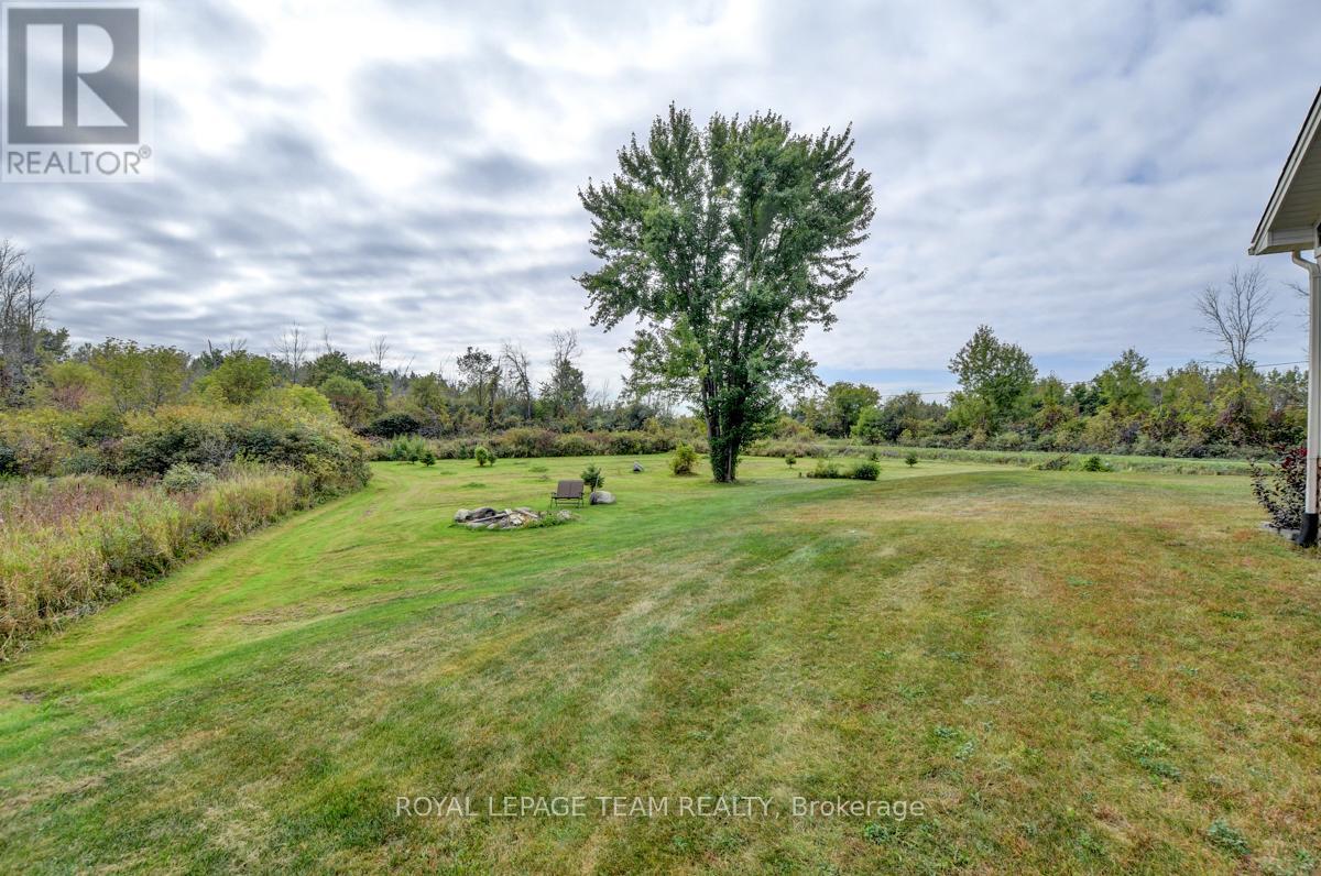 












831 BOLTON ROAD

,
North Grenville,




Ontario
K0G1N0

