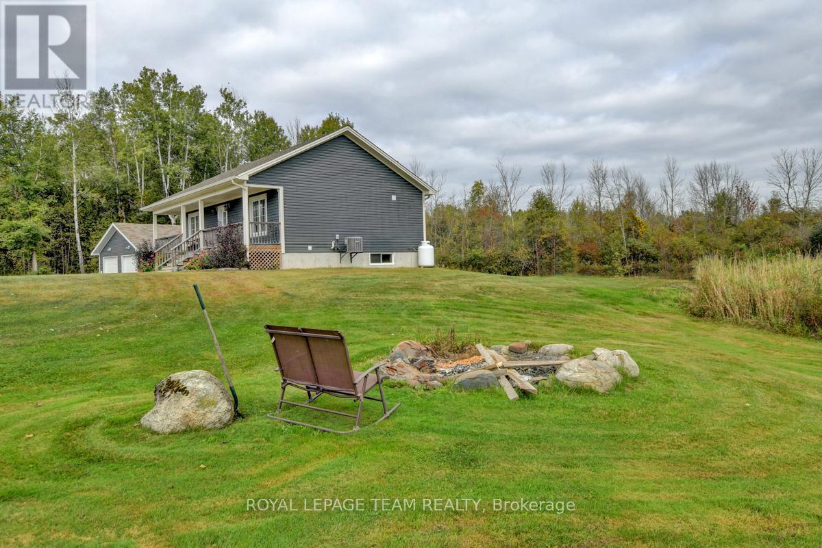 












831 BOLTON ROAD

,
North Grenville,




Ontario
K0G1N0

