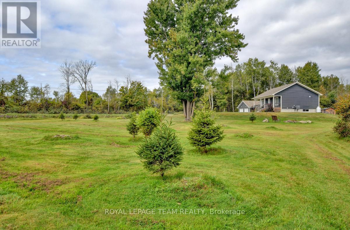 












831 BOLTON ROAD

,
North Grenville,




Ontario
K0G1N0

