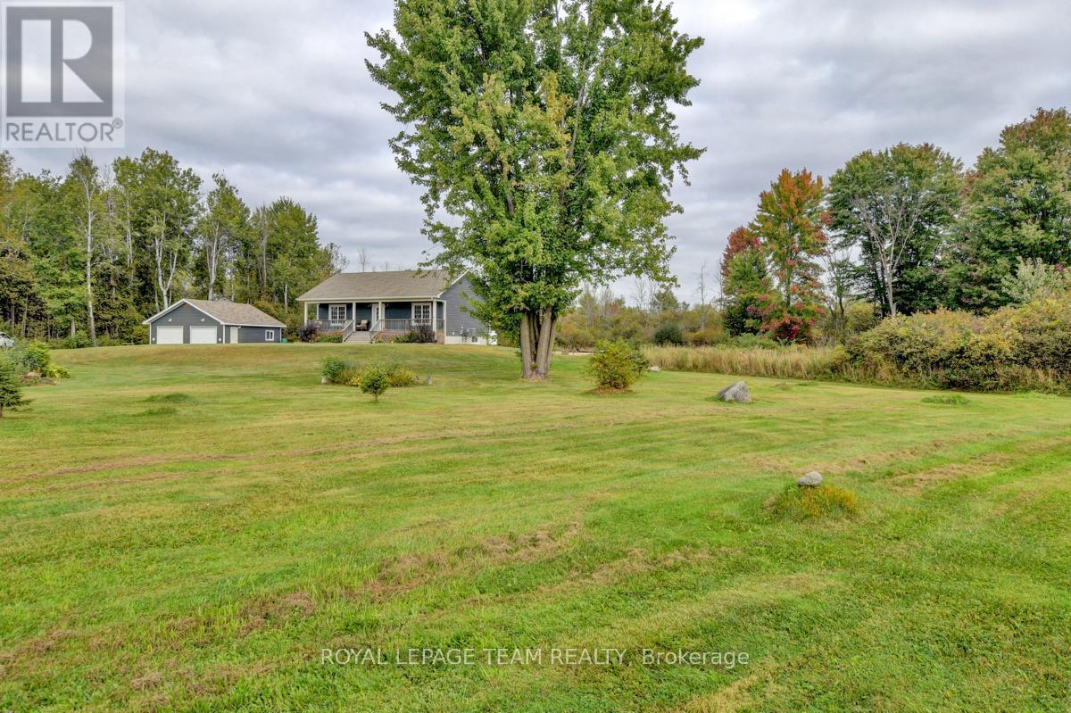 












831 BOLTON ROAD

,
North Grenville,




Ontario
K0G1N0

