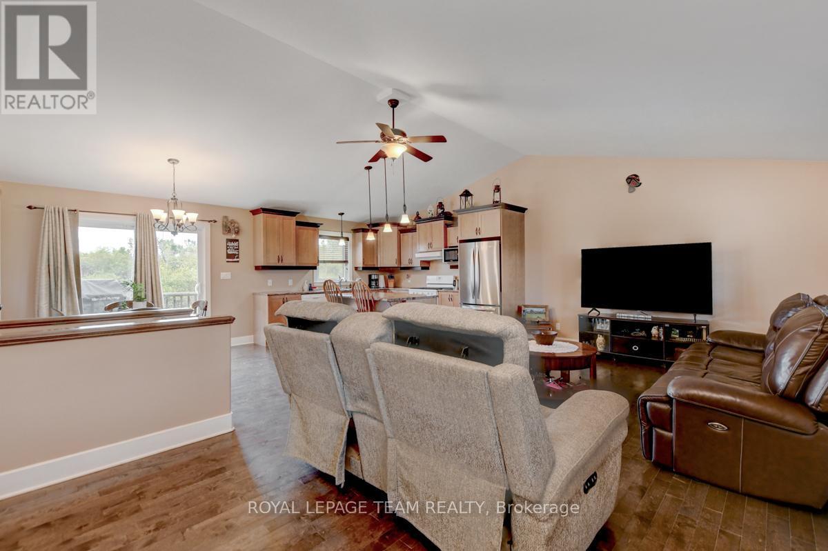 












831 BOLTON ROAD

,
North Grenville,




Ontario
K0G1N0

