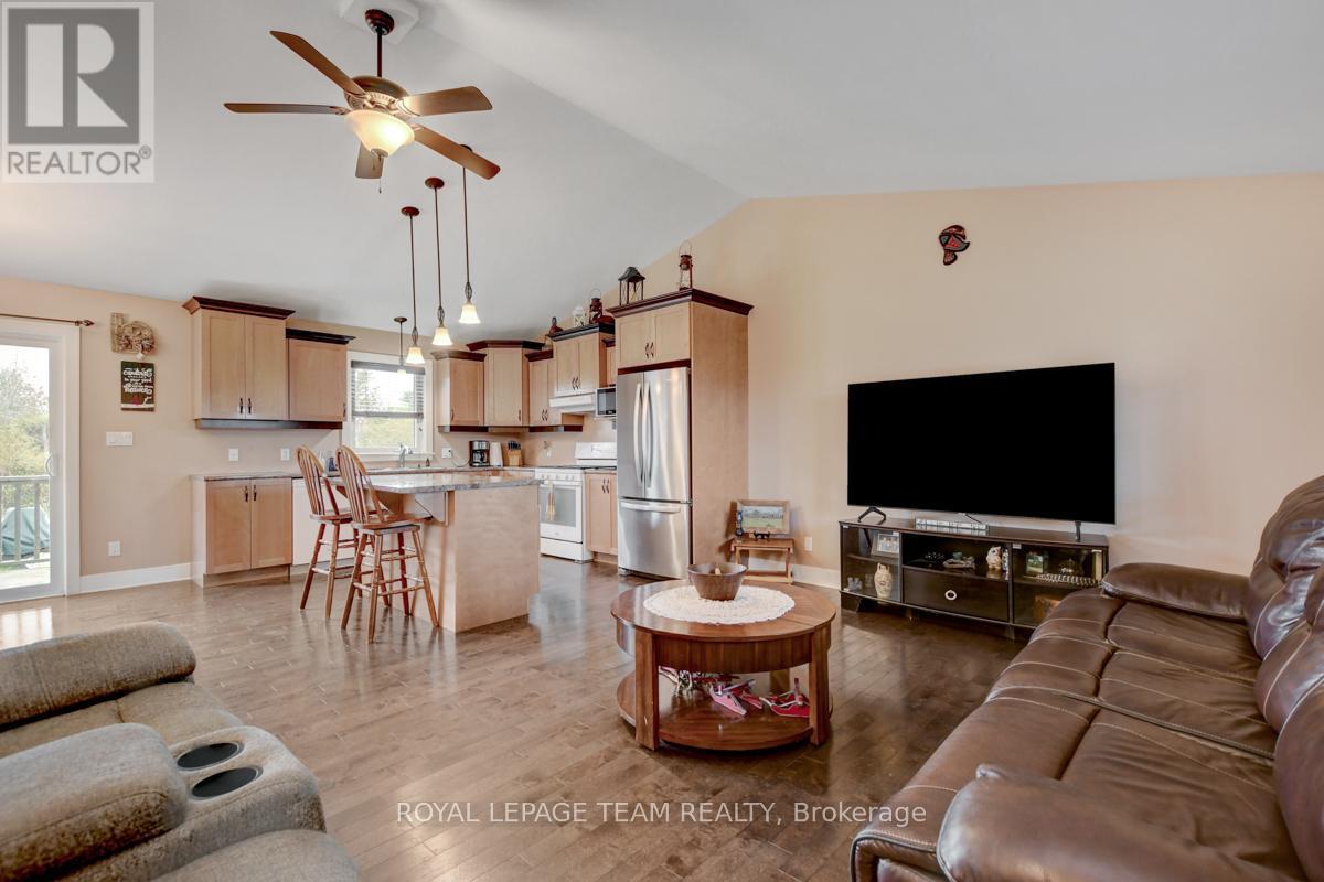 












831 BOLTON ROAD

,
North Grenville,




Ontario
K0G1N0

