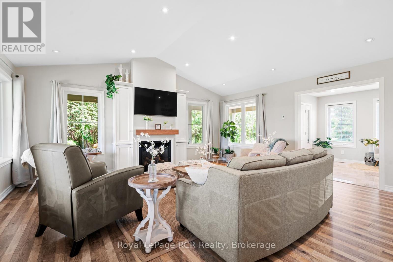 












302769 DOUGLAS STREET

,
West Grey,




Ontario
N0G1R0

