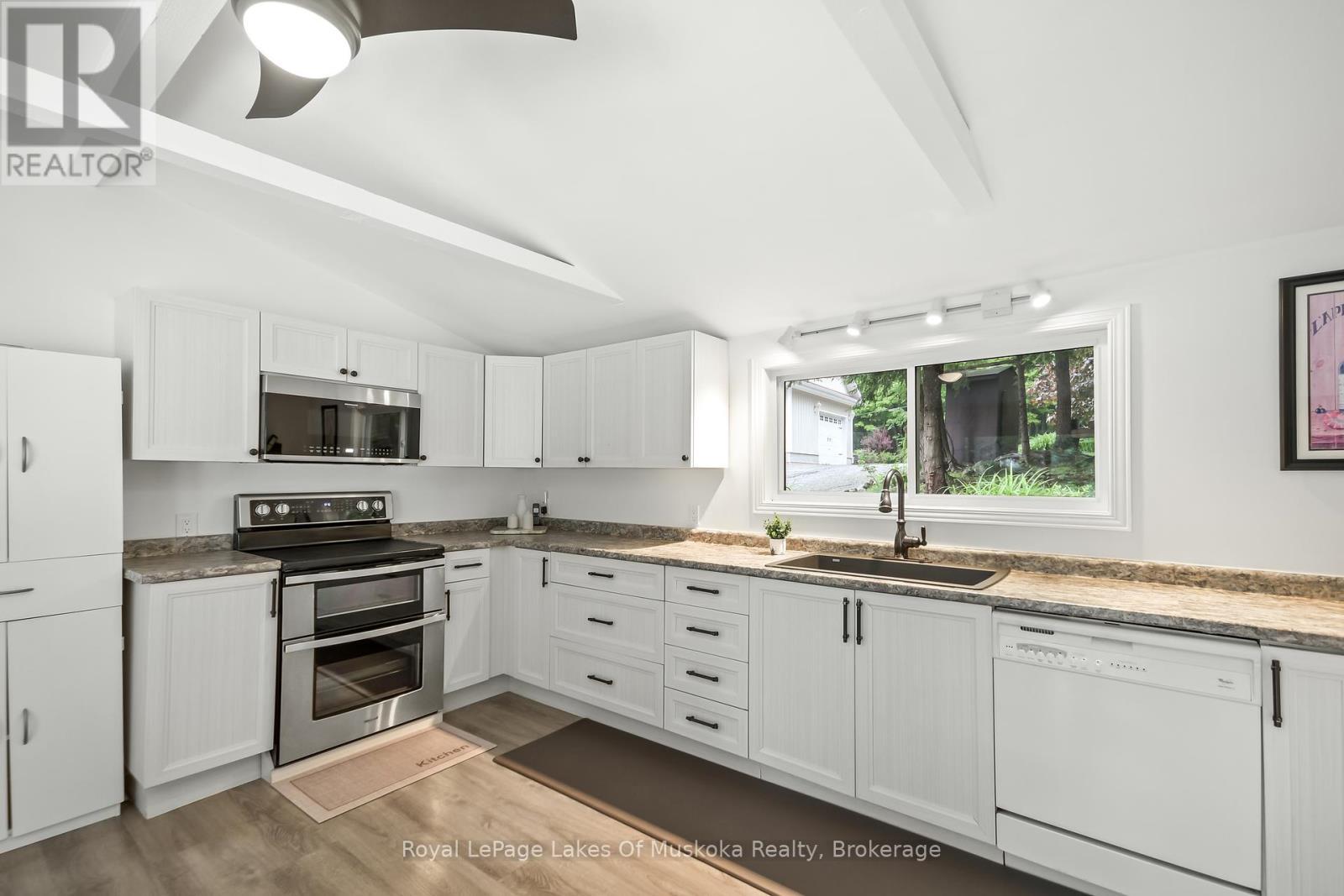 












1019 LAKESHORE DRIVE N

,
Bracebridge (Oakley),




Ontario
P1L1X3

