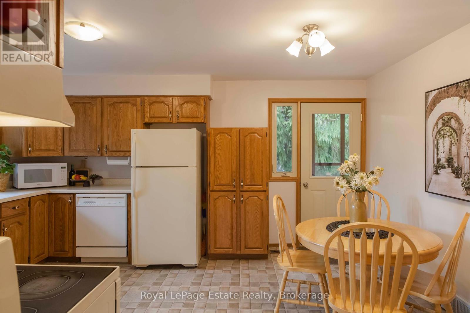 












325 SECOND AVENUE N

,
South Bruce Peninsula,




Ontario
N0H2G0

