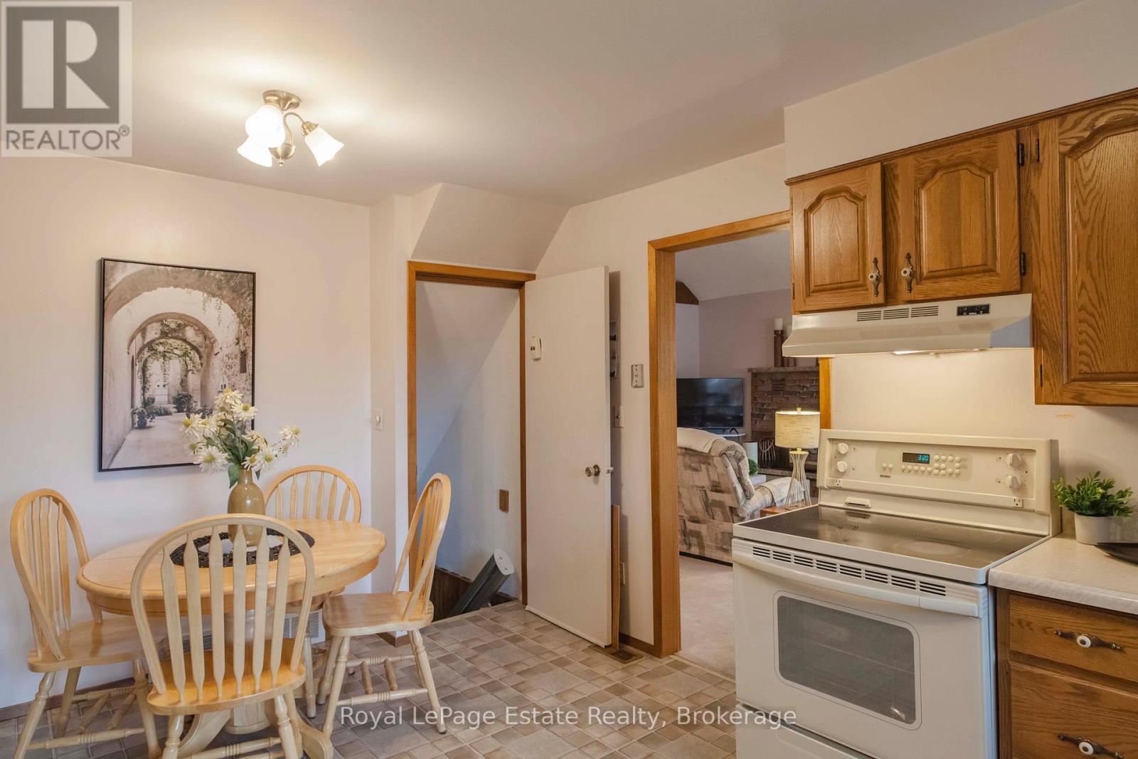 












325 SECOND AVENUE N

,
South Bruce Peninsula,




Ontario
N0H2G0

