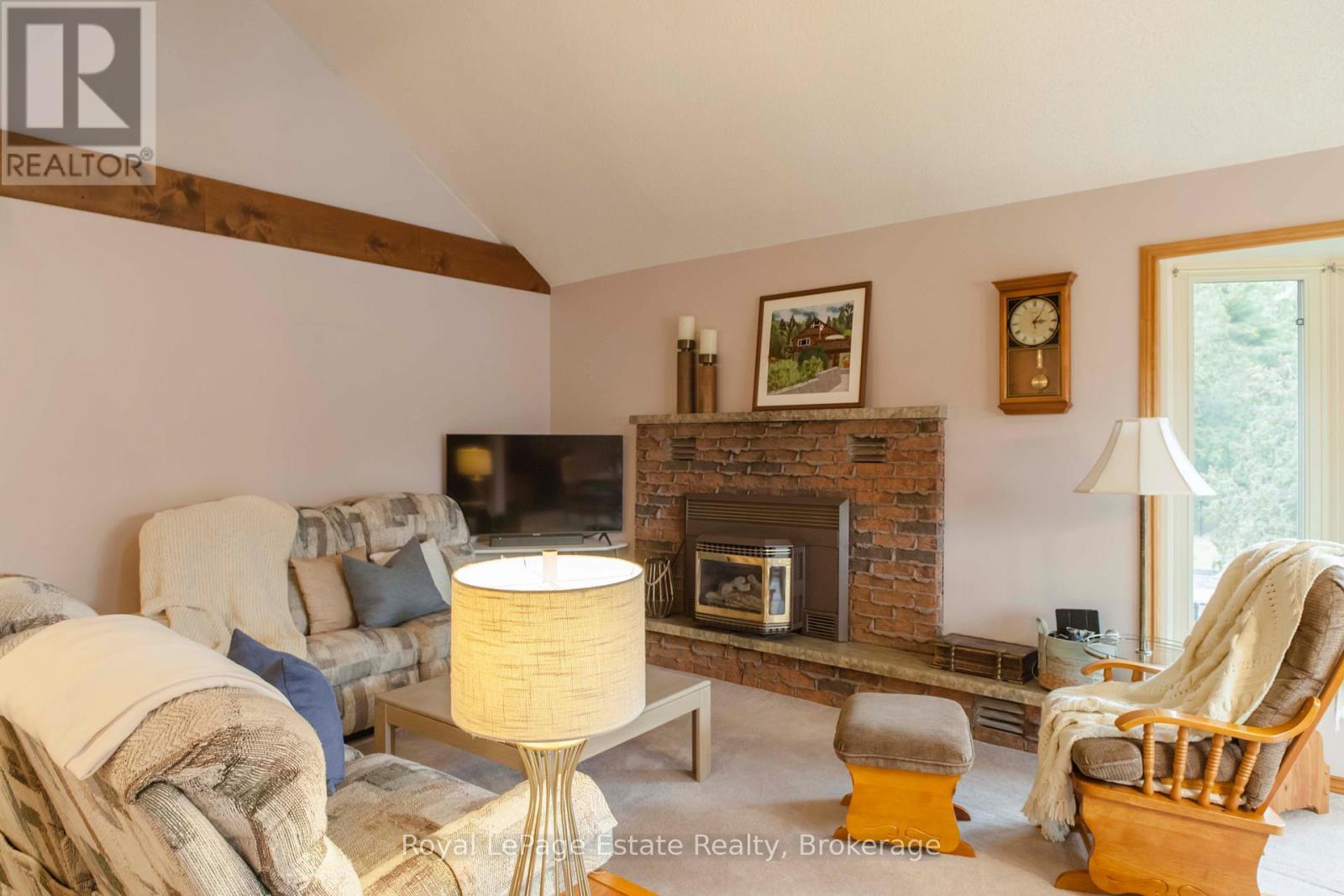 












325 SECOND AVENUE N

,
South Bruce Peninsula,




Ontario
N0H2G0

