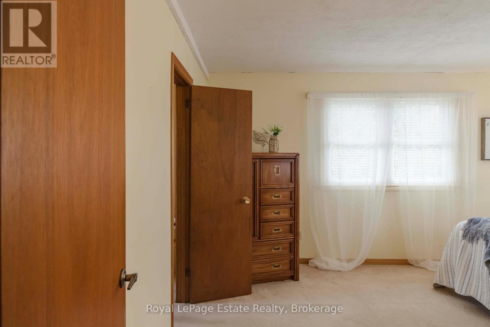












325 SECOND AVENUE N

,
South Bruce Peninsula,




Ontario
N0H2G0

