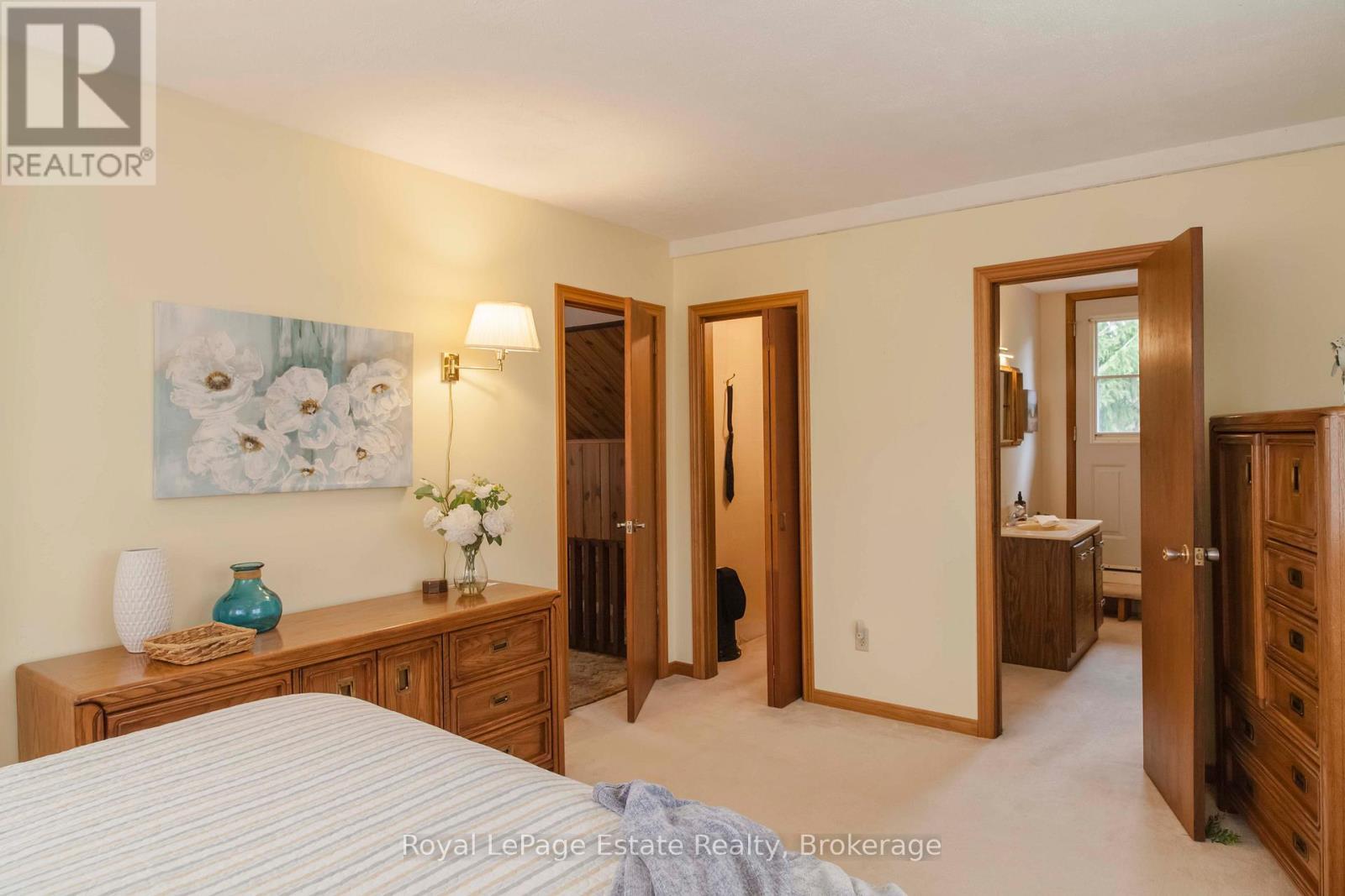 












325 SECOND AVENUE N

,
South Bruce Peninsula,




Ontario
N0H2G0

