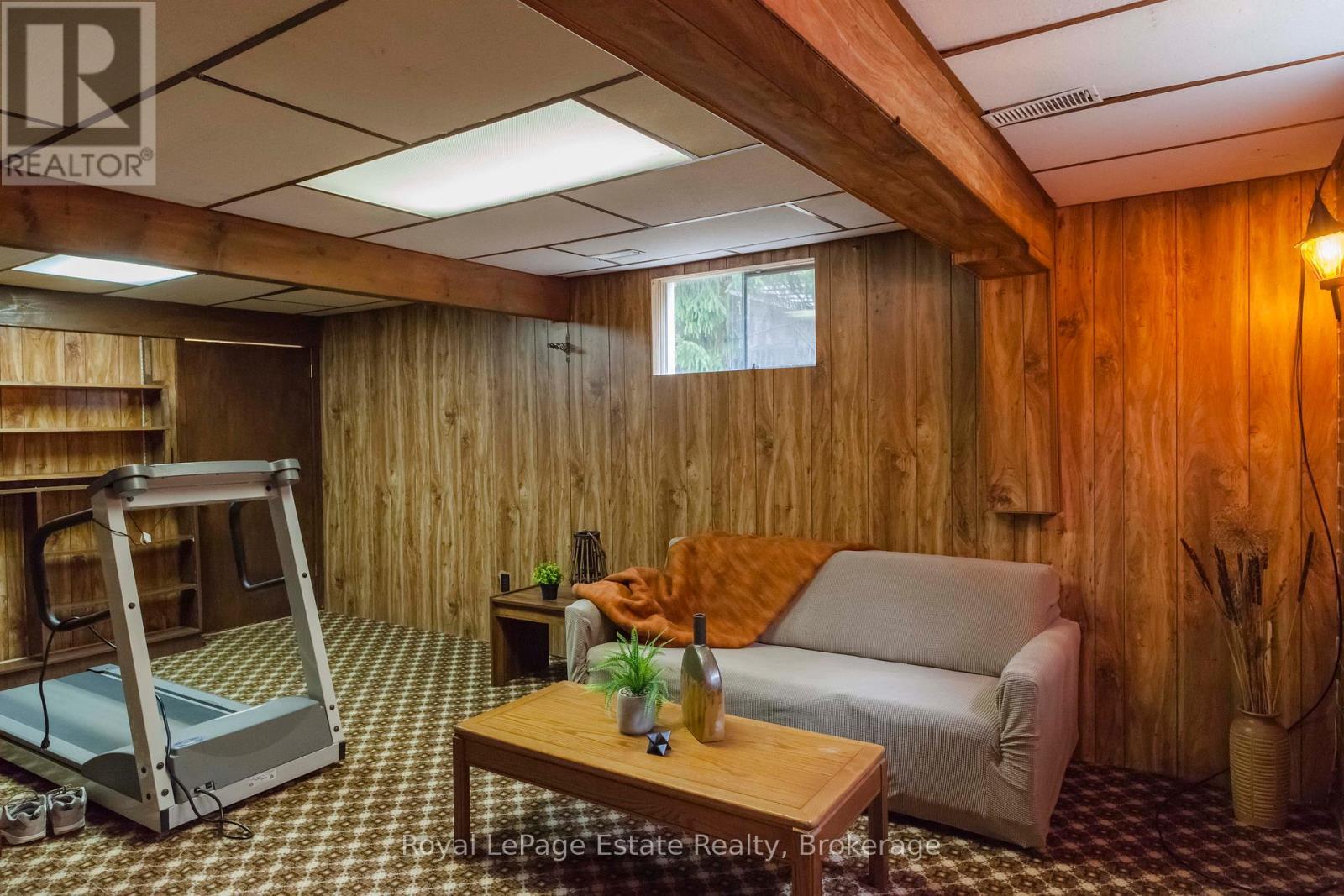 












325 SECOND AVENUE N

,
South Bruce Peninsula,




Ontario
N0H2G0

