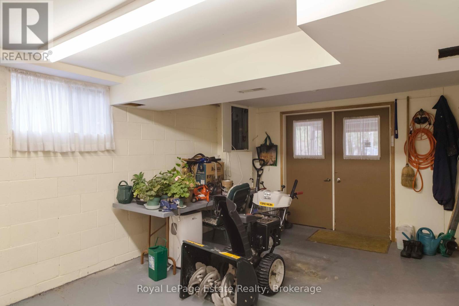 












325 SECOND AVENUE N

,
South Bruce Peninsula,




Ontario
N0H2G0

