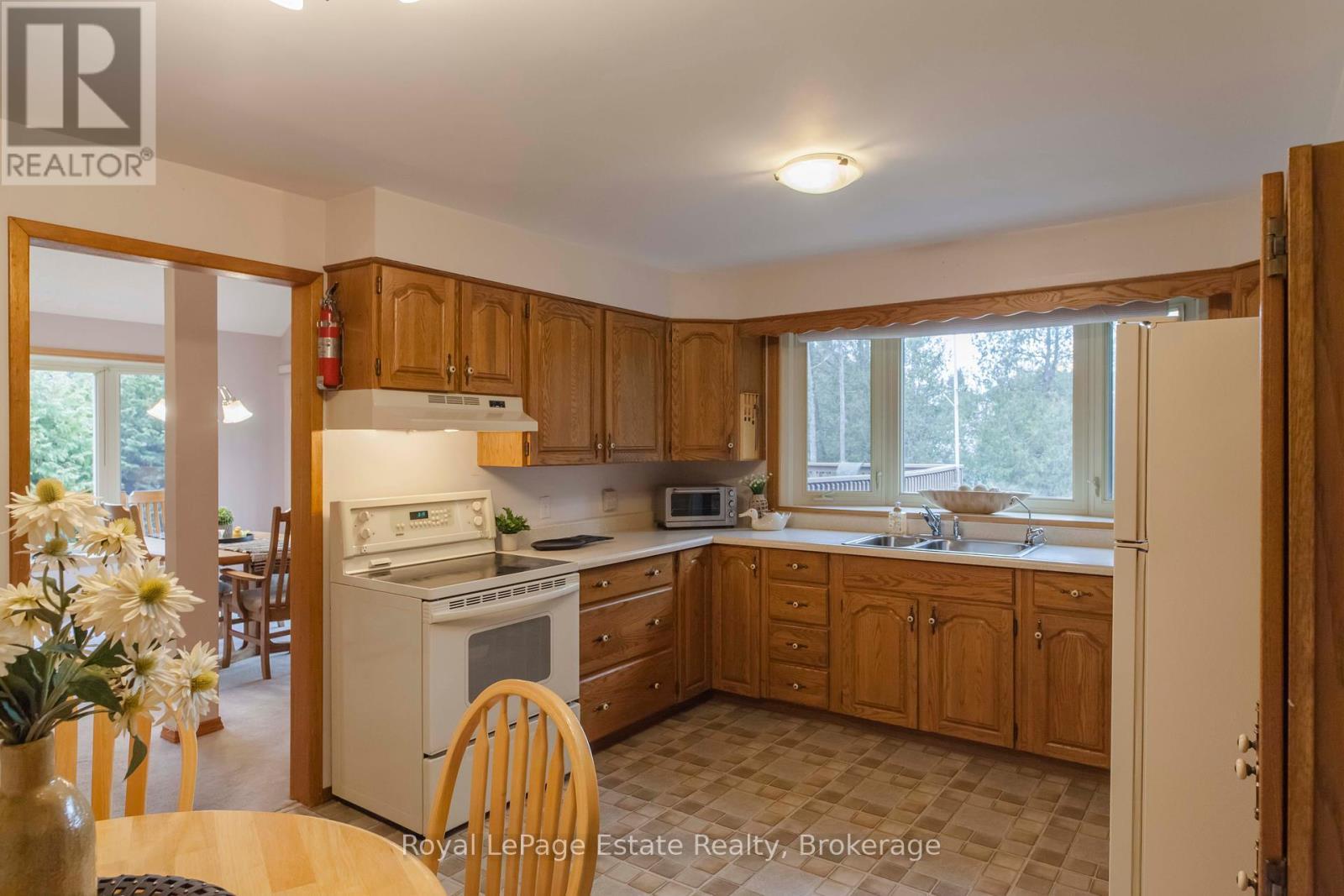 












325 SECOND AVENUE N

,
South Bruce Peninsula,




Ontario
N0H2G0

