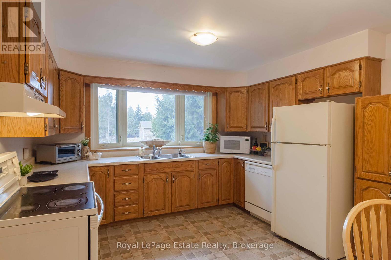












325 SECOND AVENUE N

,
South Bruce Peninsula,




Ontario
N0H2G0

