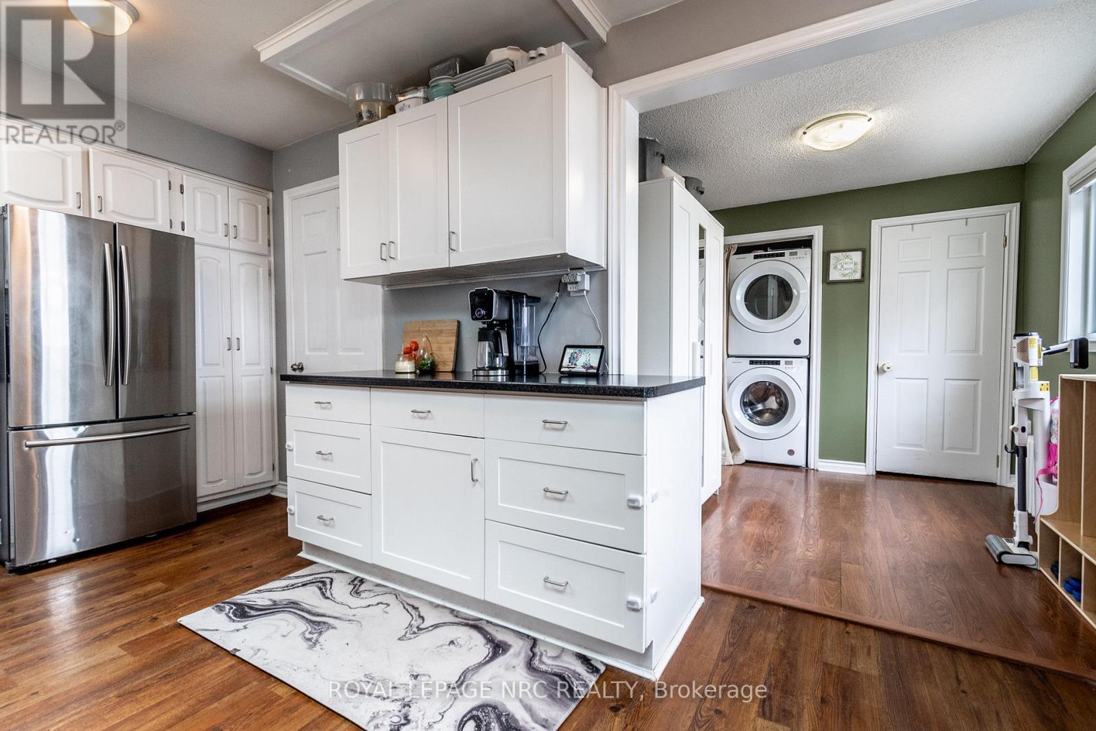 












28 HELEN STREET

,
Port Colborne (Main Street),




Ontario
L3K3N9

