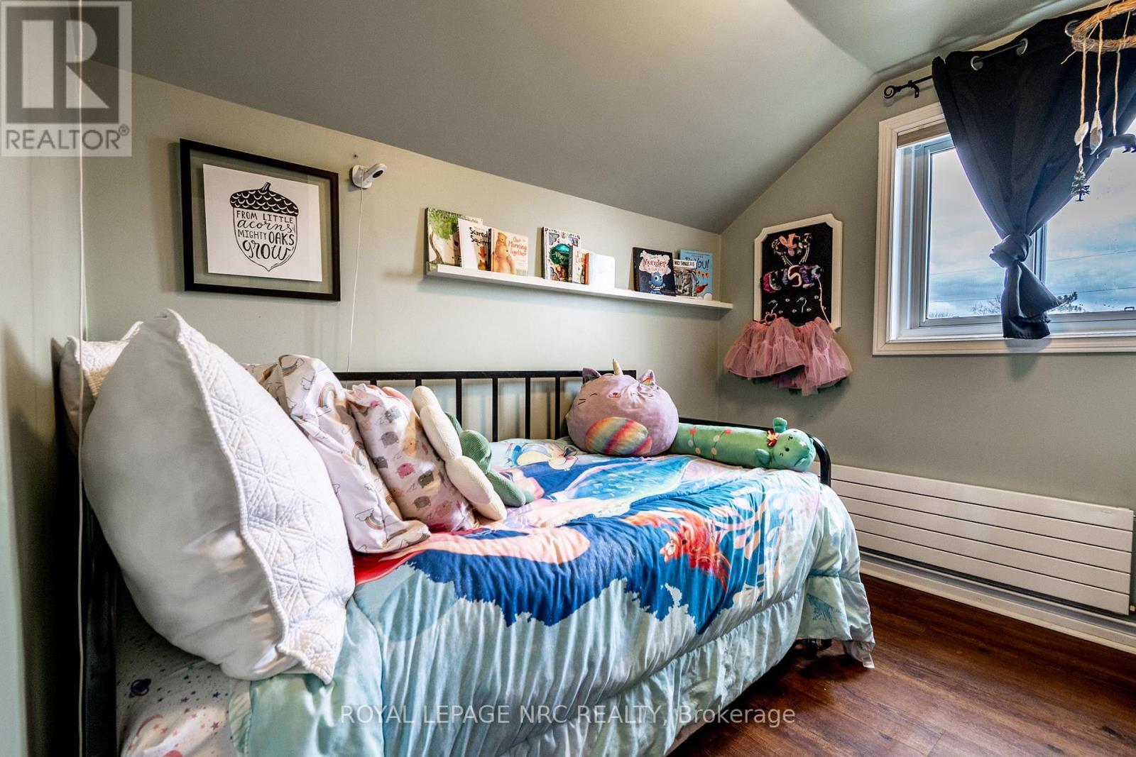 












28 HELEN STREET

,
Port Colborne (Main Street),




Ontario
L3K3N9

