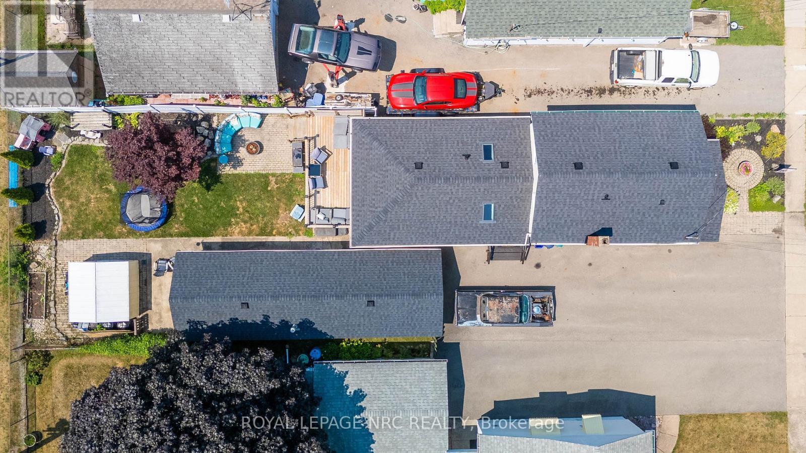












28 HELEN STREET

,
Port Colborne (Main Street),




Ontario
L3K3N9

