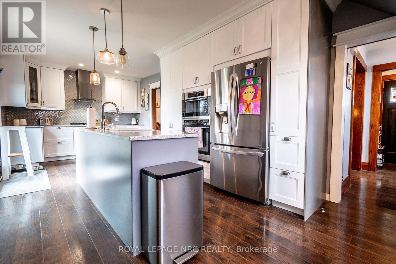 












163 ERIE STREET

,
Port Colborne (Main Street),




Ontario
L3K4M5

