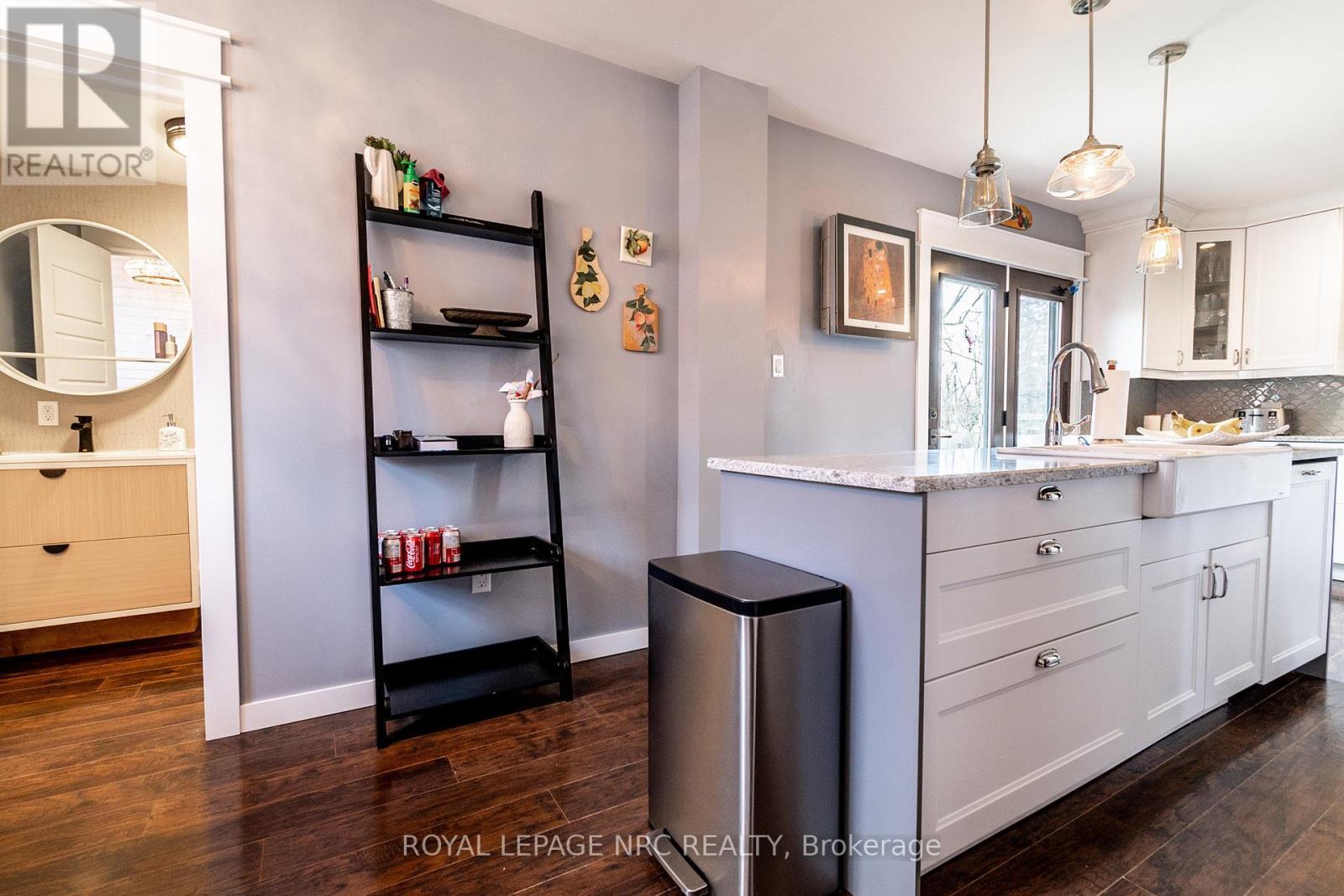 












163 ERIE STREET

,
Port Colborne (Main Street),




Ontario
L3K4M5

