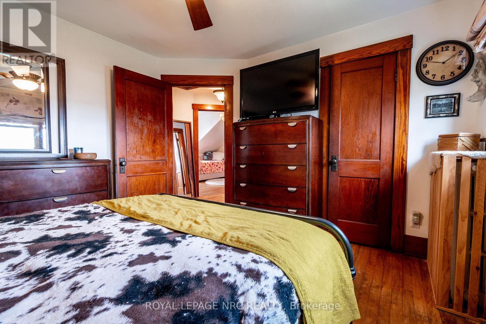 












163 ERIE STREET

,
Port Colborne (Main Street),




Ontario
L3K4M5

