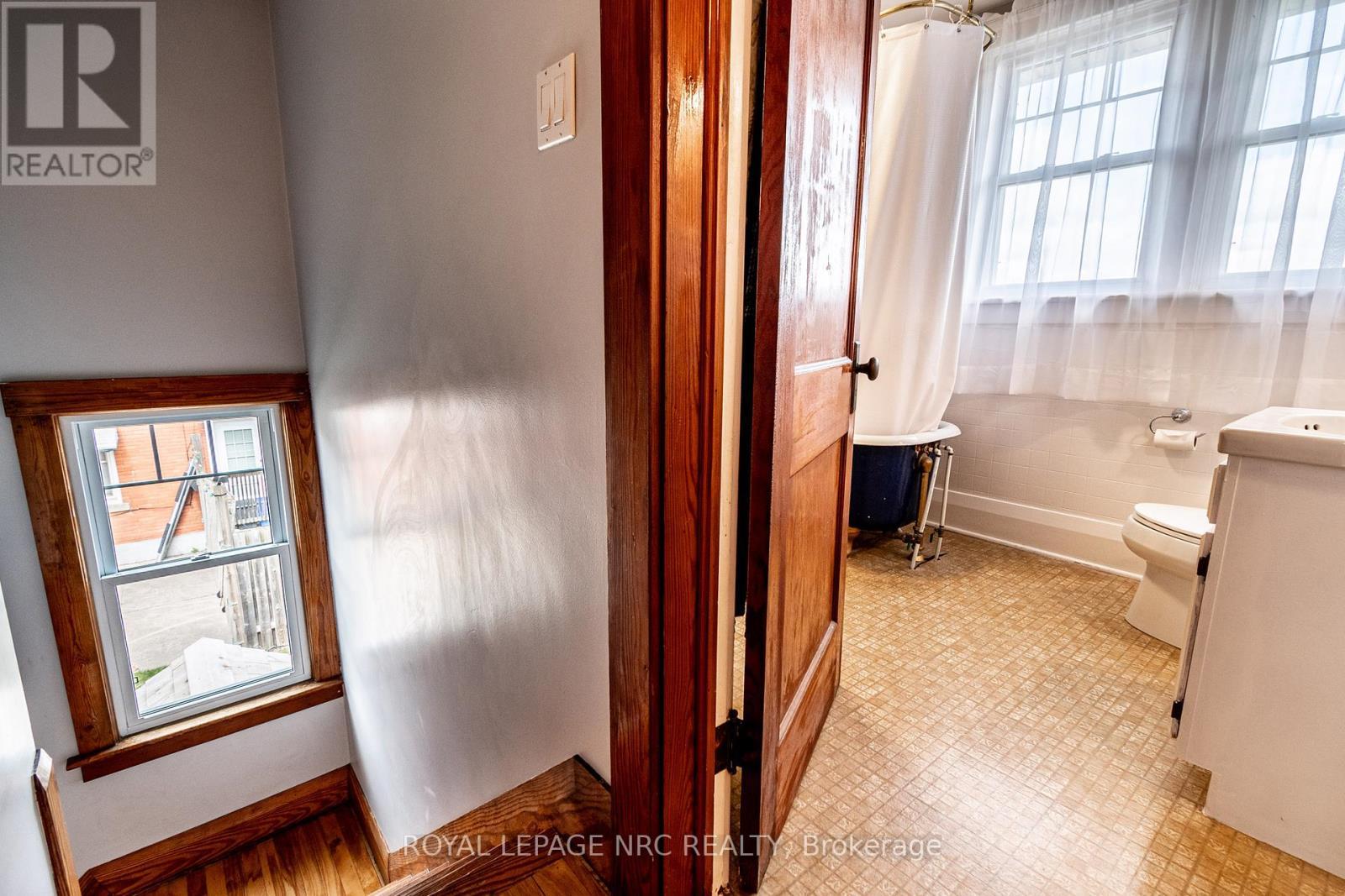 












163 ERIE STREET

,
Port Colborne (Main Street),




Ontario
L3K4M5

