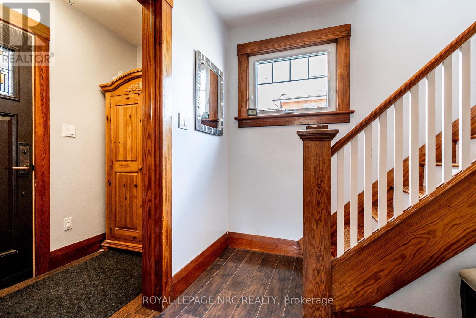 












163 ERIE STREET

,
Port Colborne (Main Street),




Ontario
L3K4M5

