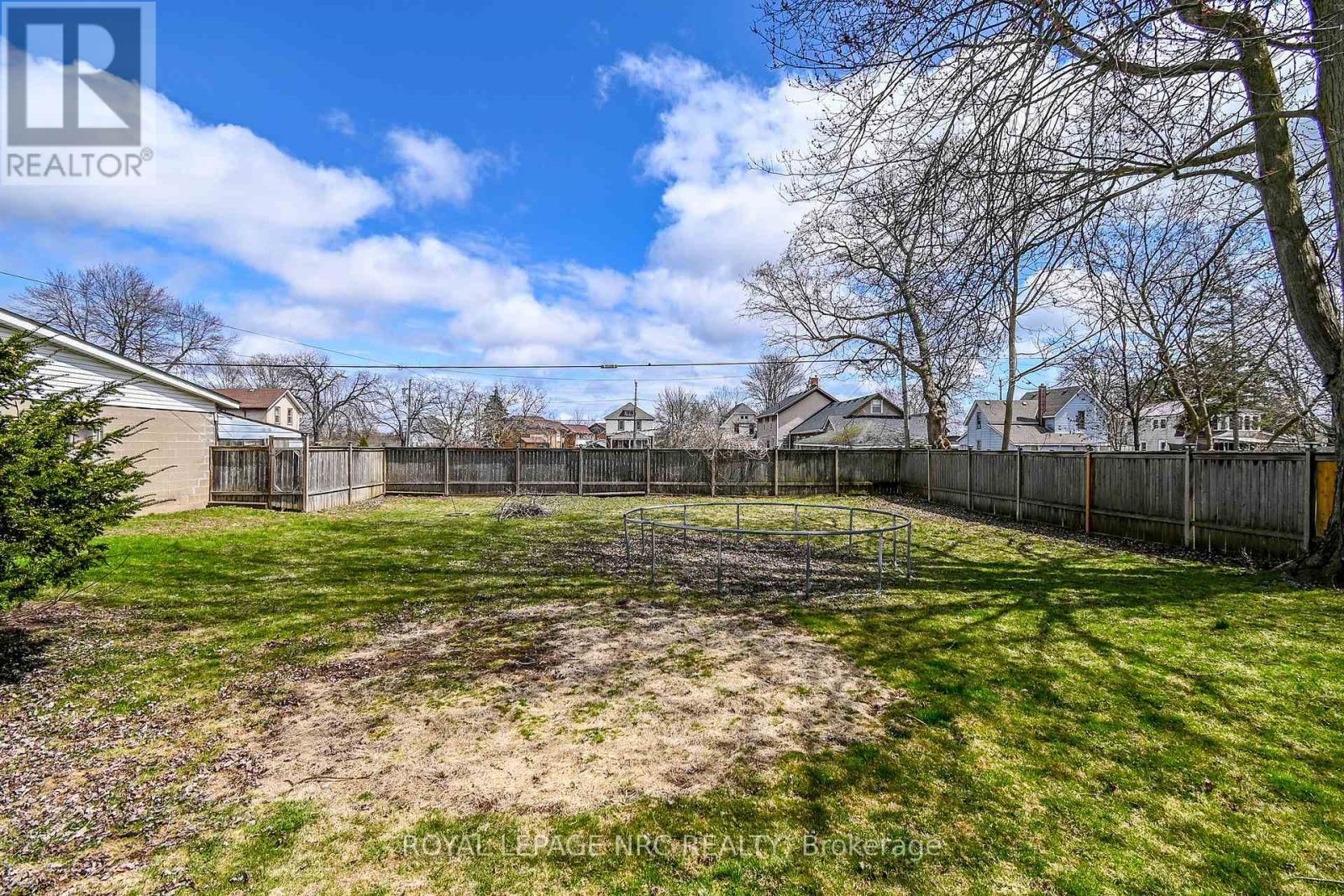 












163 ERIE STREET

,
Port Colborne (Main Street),




Ontario
L3K4M5

