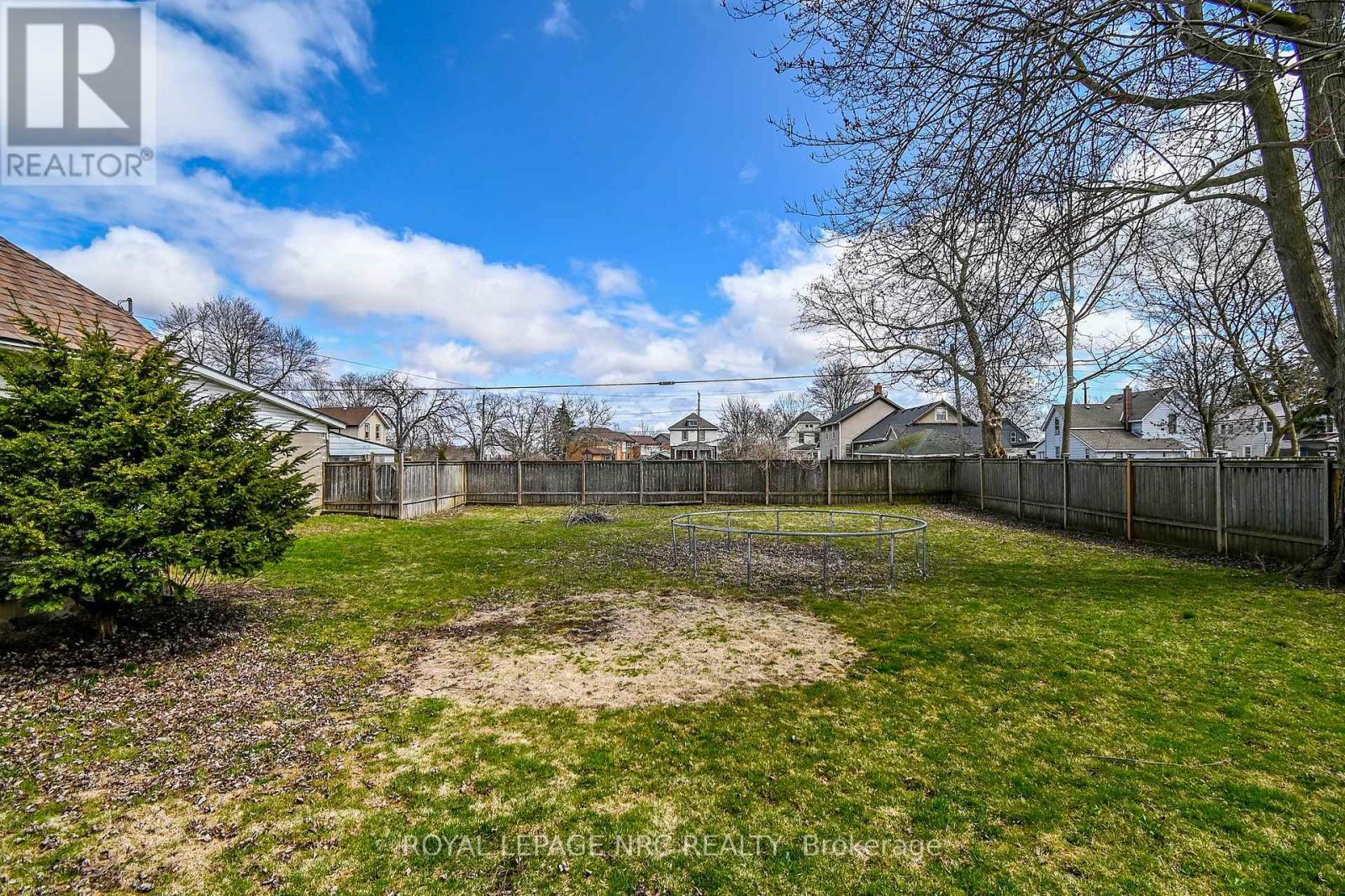 












163 ERIE STREET

,
Port Colborne (Main Street),




Ontario
L3K4M5

