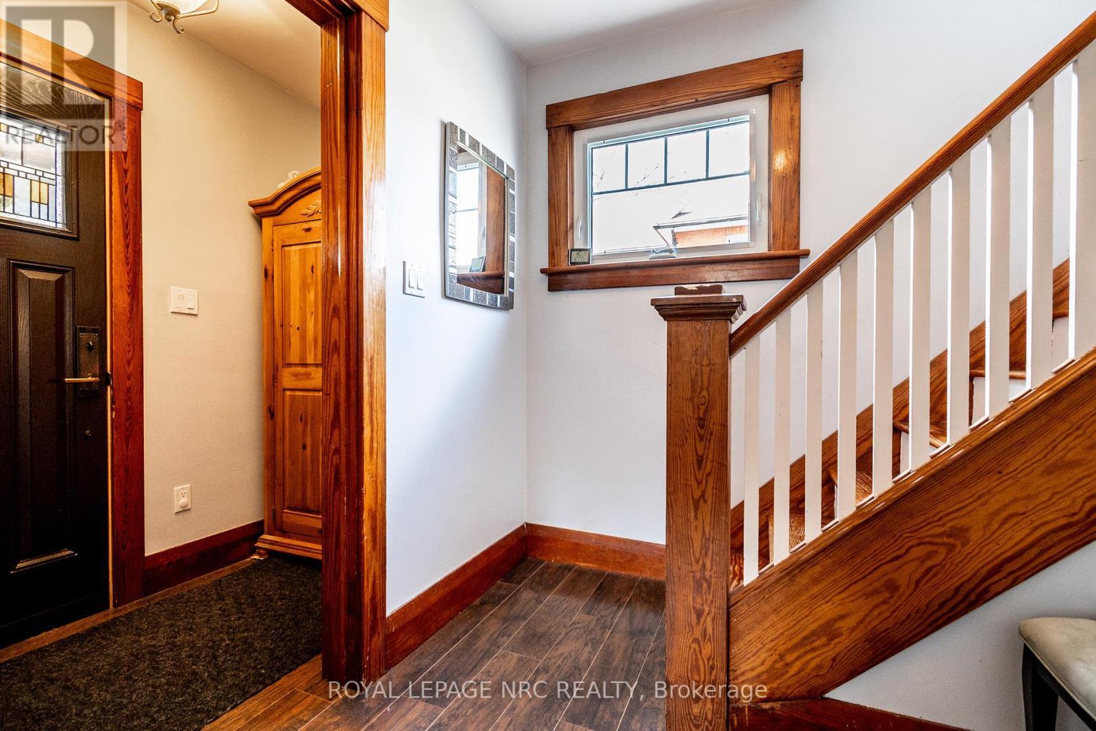 












163 ERIE STREET

,
Port Colborne (Main Street),




Ontario
L3K4M5

