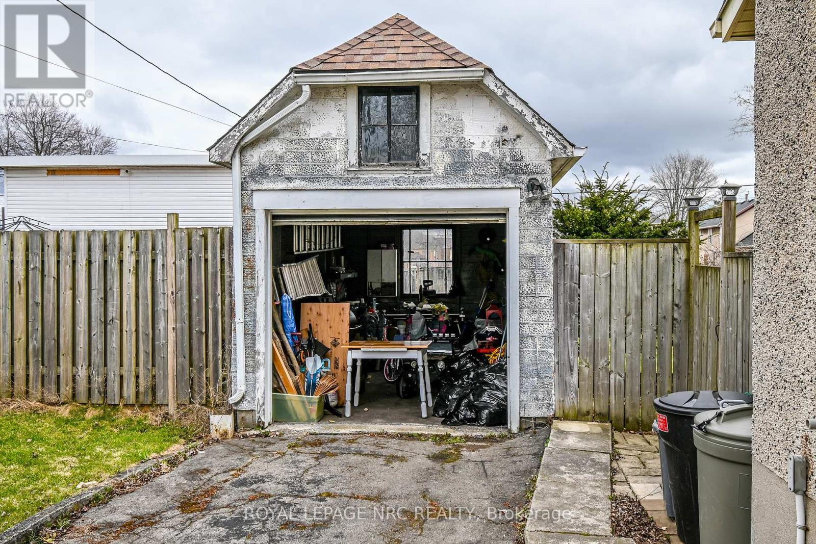 












163 ERIE STREET

,
Port Colborne (Main Street),




Ontario
L3K4M5

