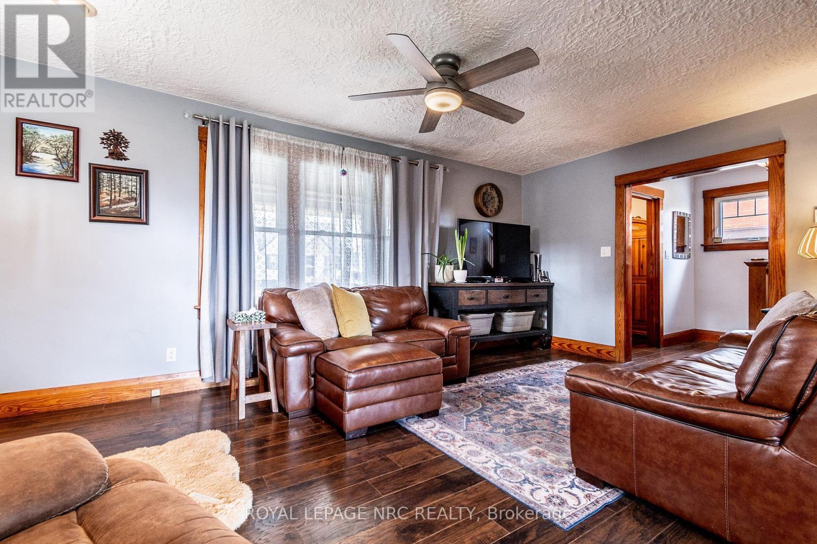 












163 ERIE STREET

,
Port Colborne (Main Street),




Ontario
L3K4M5

