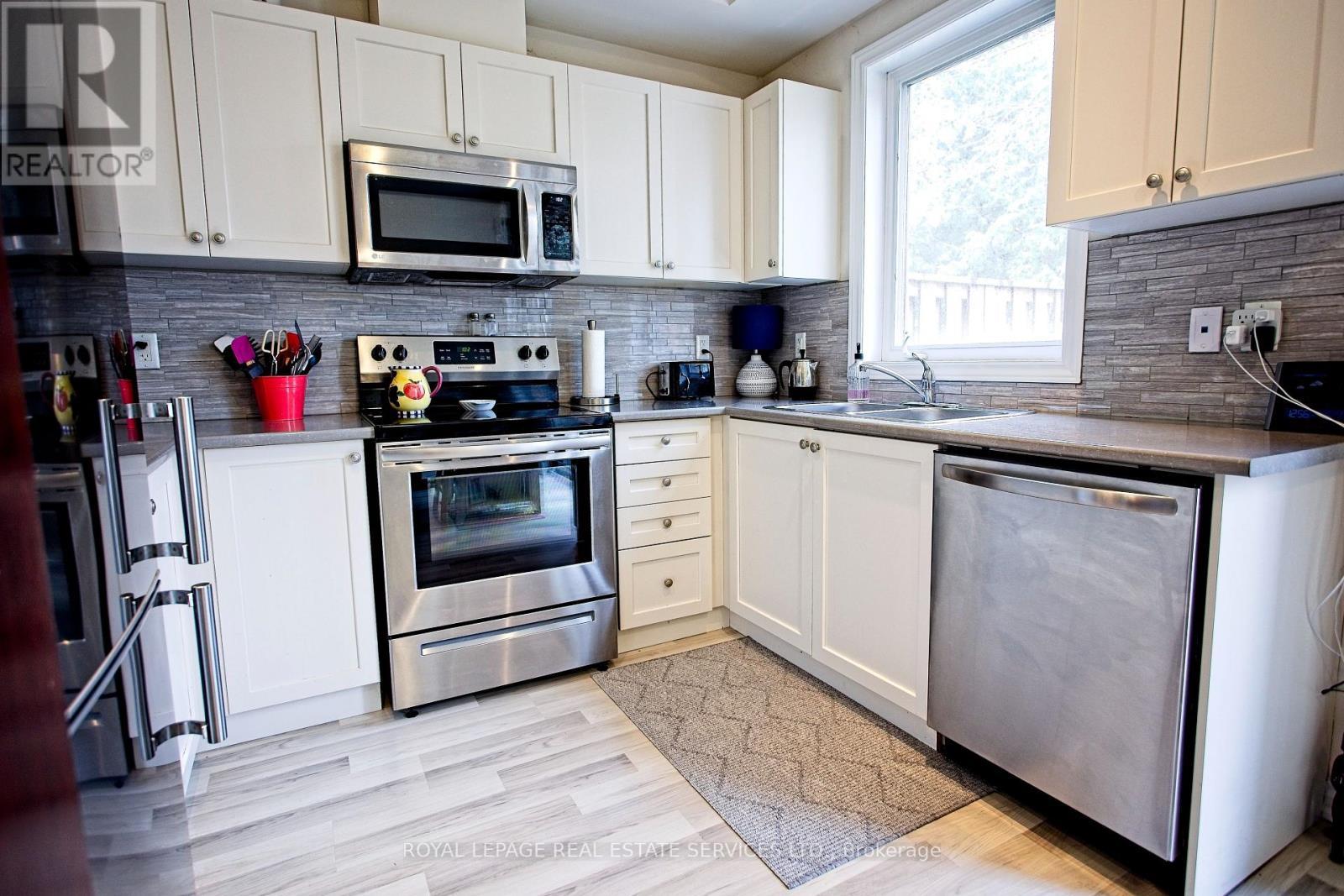 












20 - 405 PLAINS ROAD E

,
Burlington,




Ontario
L7T2C9

