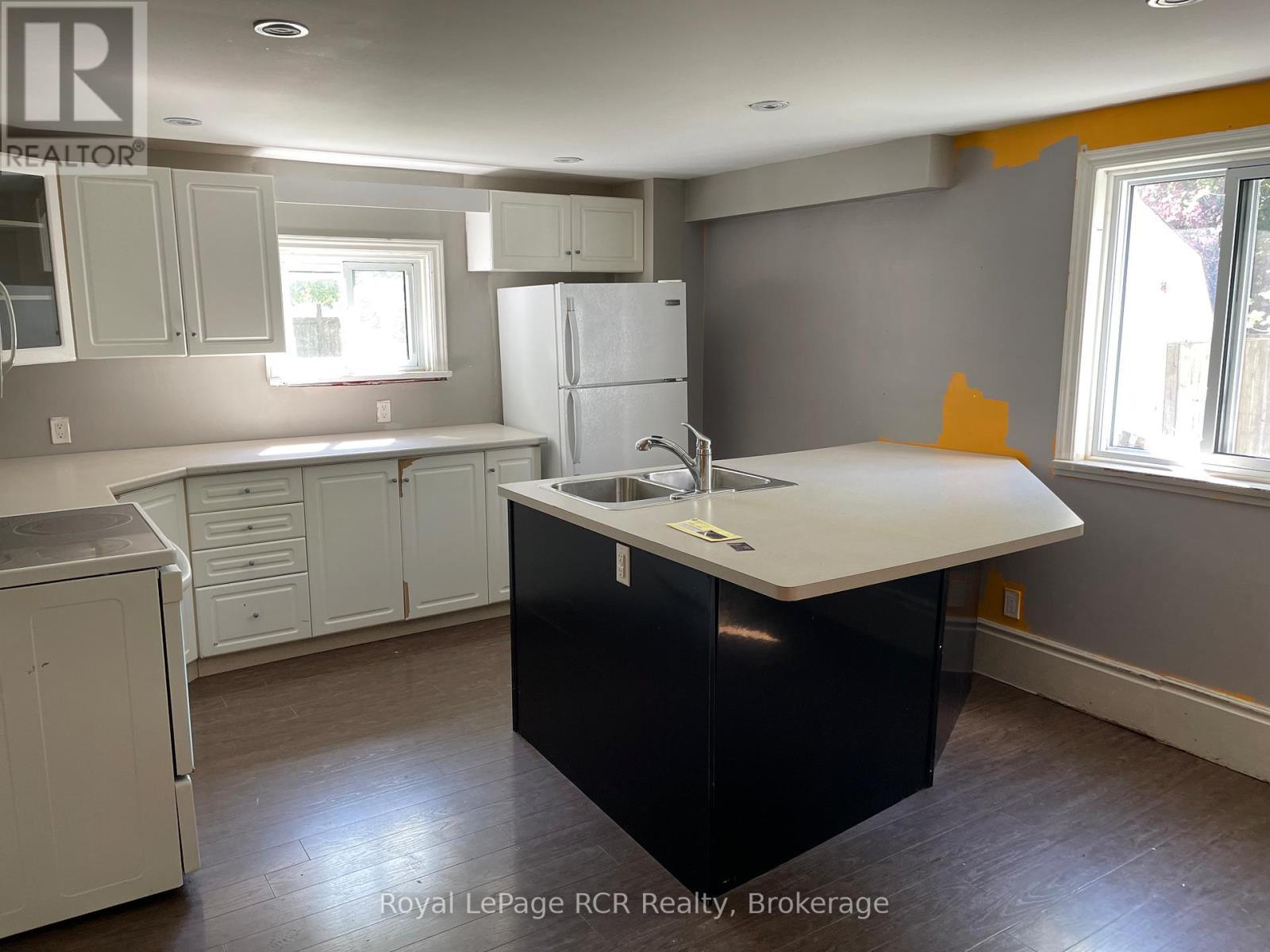 












46 ROBERTSON STREET

,
Minto,




Ontario
N0G1Z0

