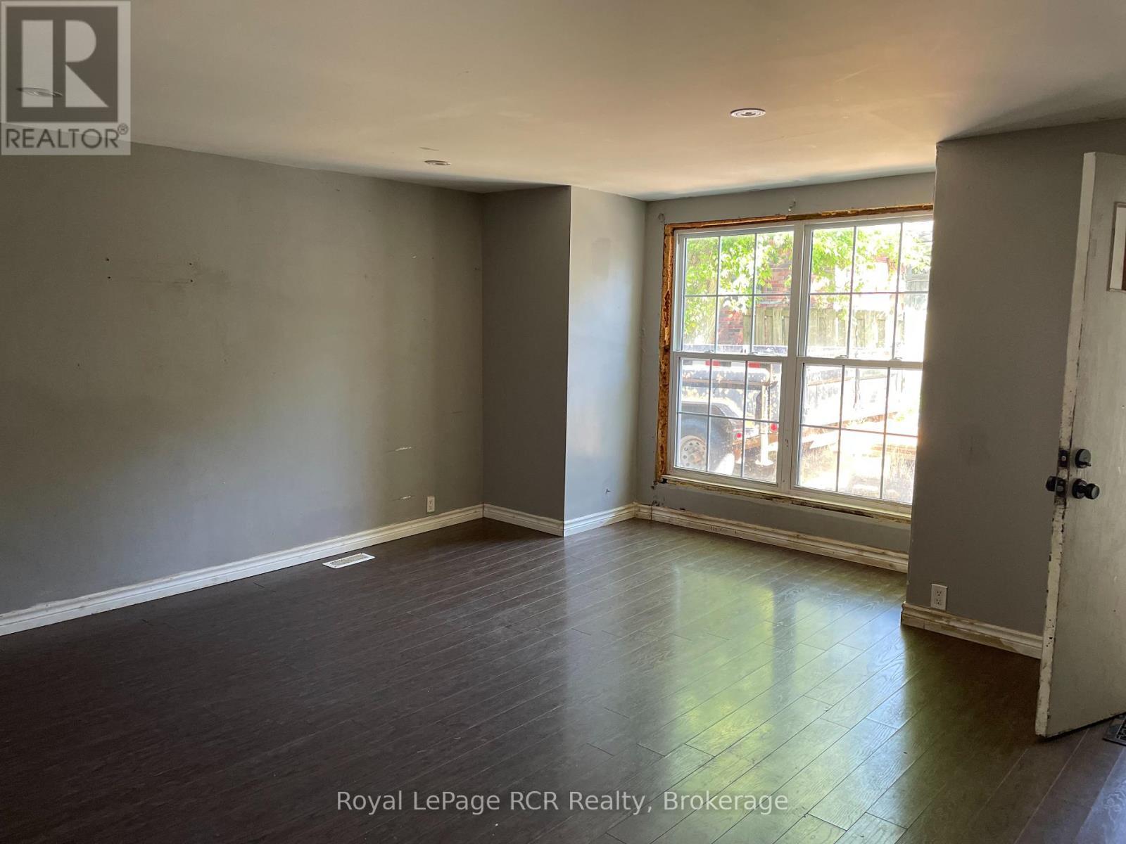 












46 ROBERTSON STREET

,
Minto,




Ontario
N0G1Z0

