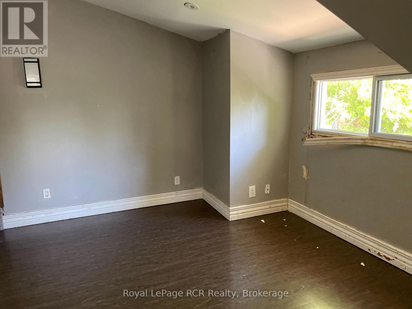 












46 ROBERTSON STREET

,
Minto,




Ontario
N0G1Z0

