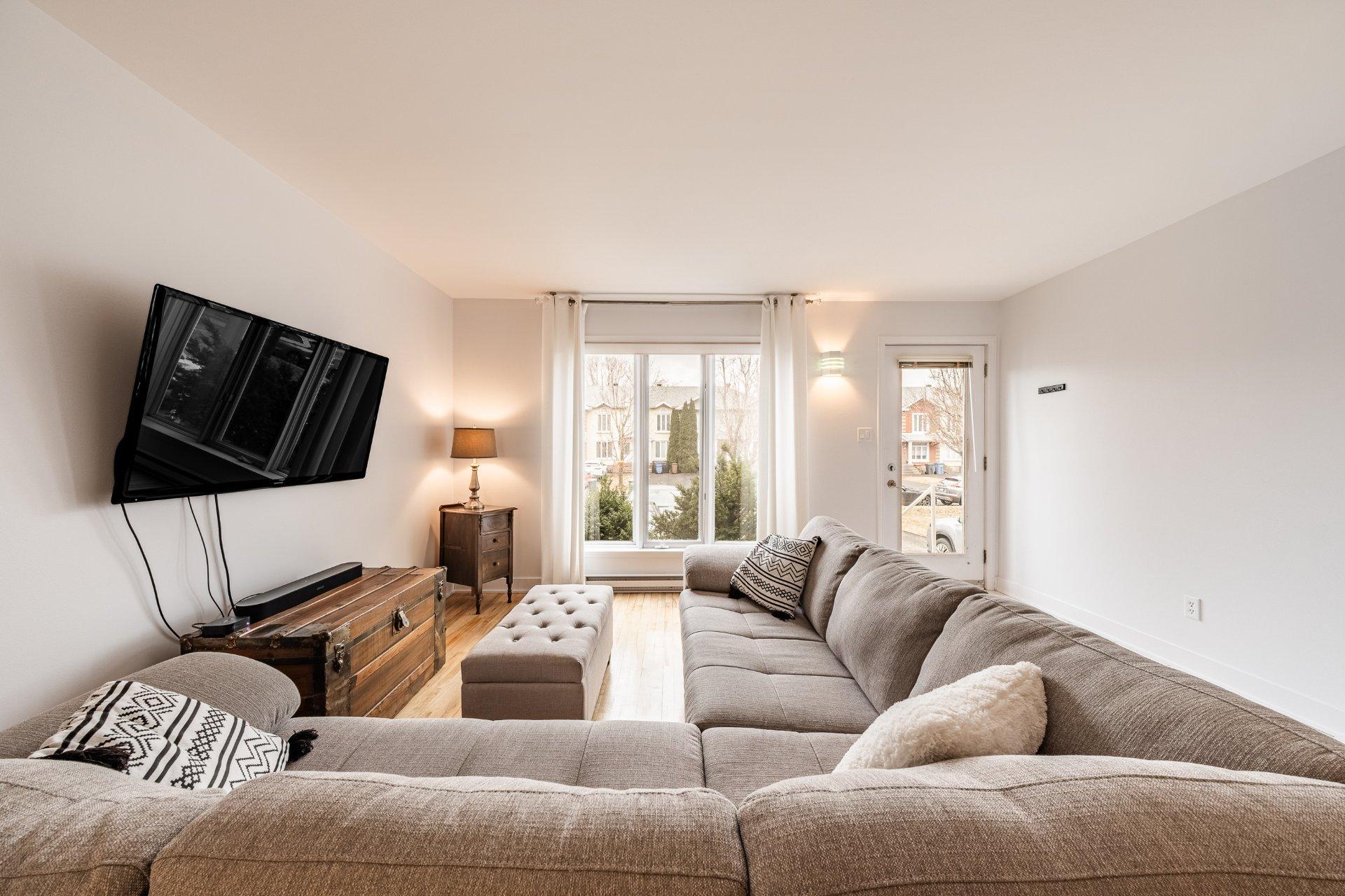 









29


Rue de Poitiers

,
Candiac,




QC
J5R5X6

