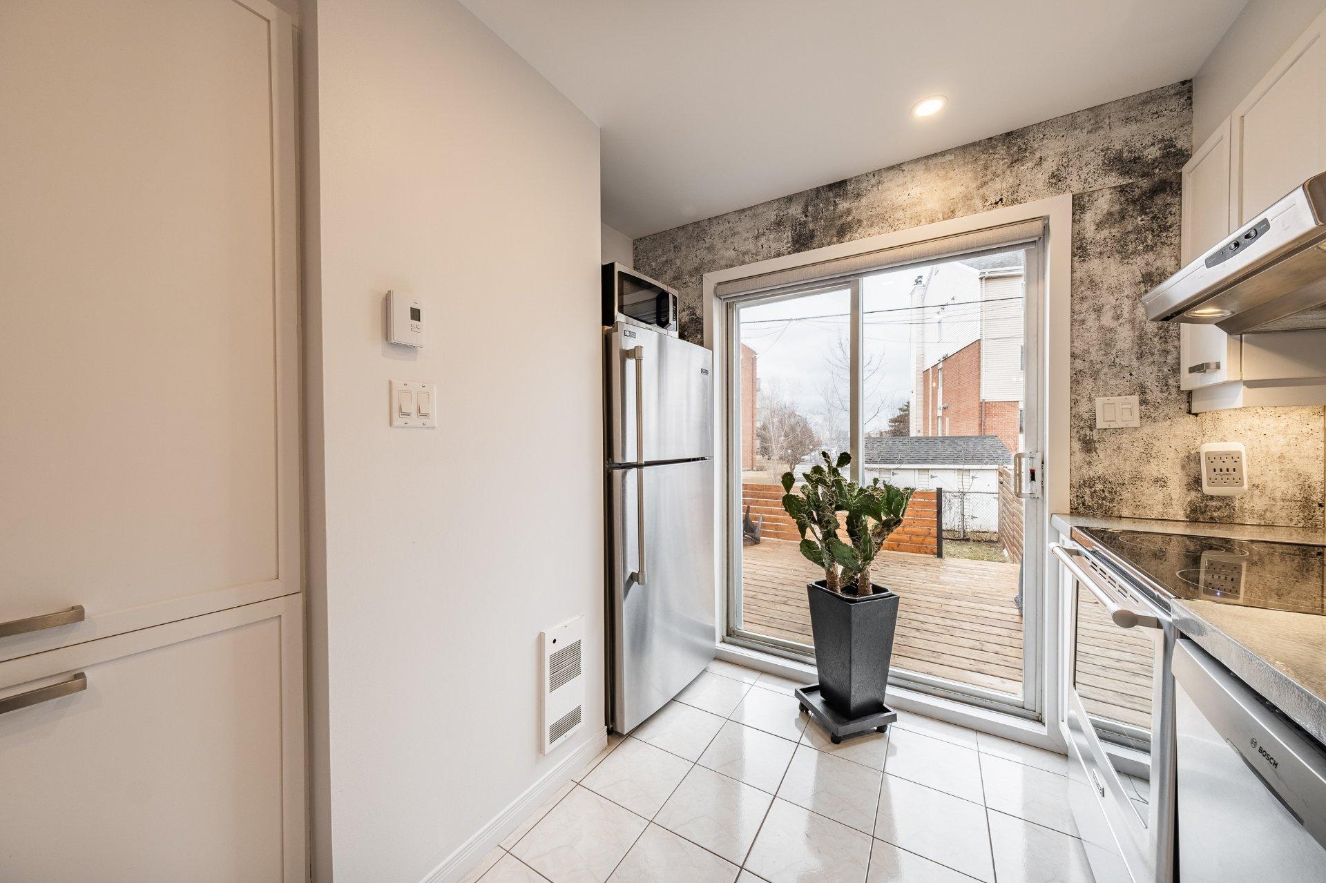 









29


Rue de Poitiers

,
Candiac,




QC
J5R5X6

