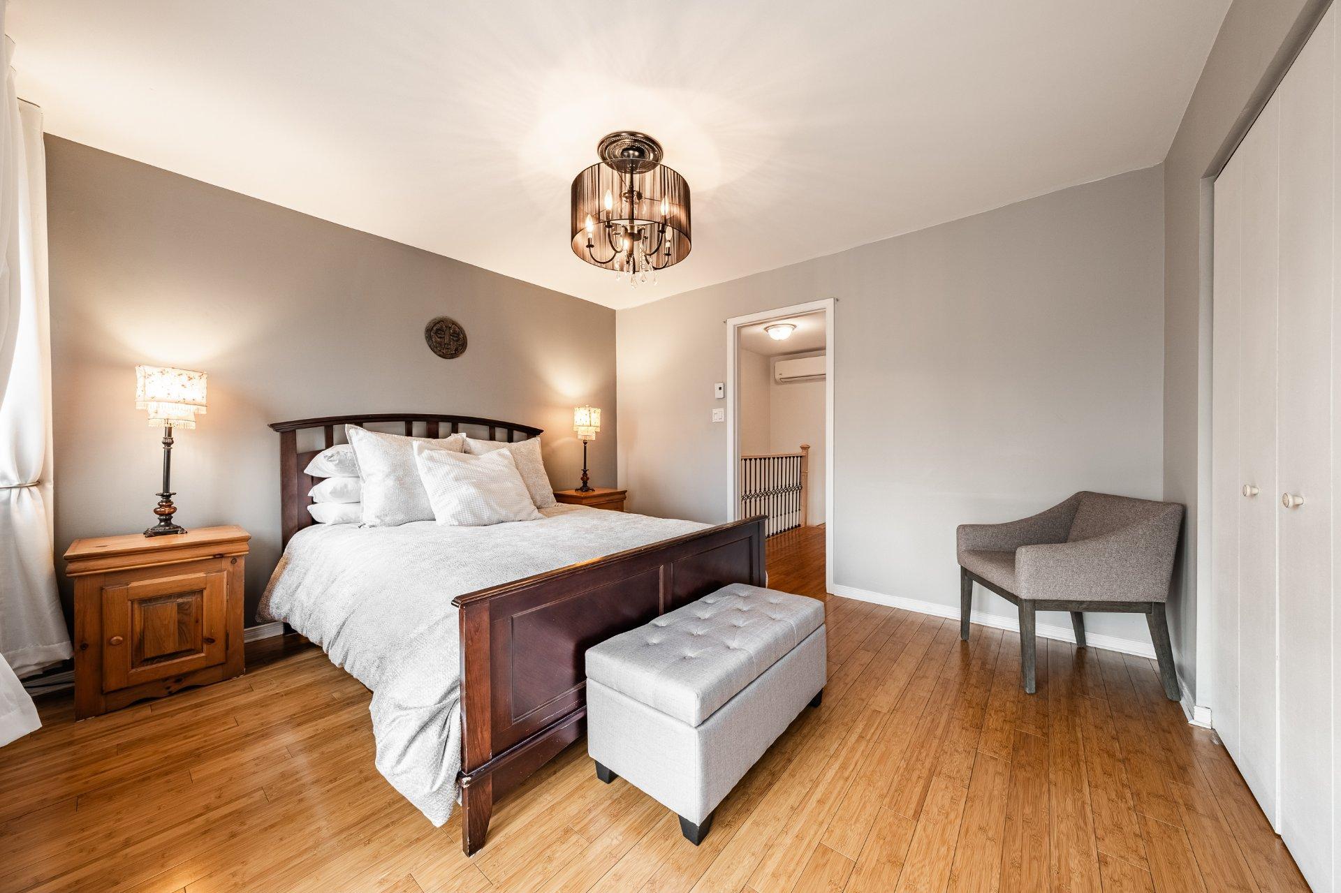 









29


Rue de Poitiers

,
Candiac,




QC
J5R5X6

