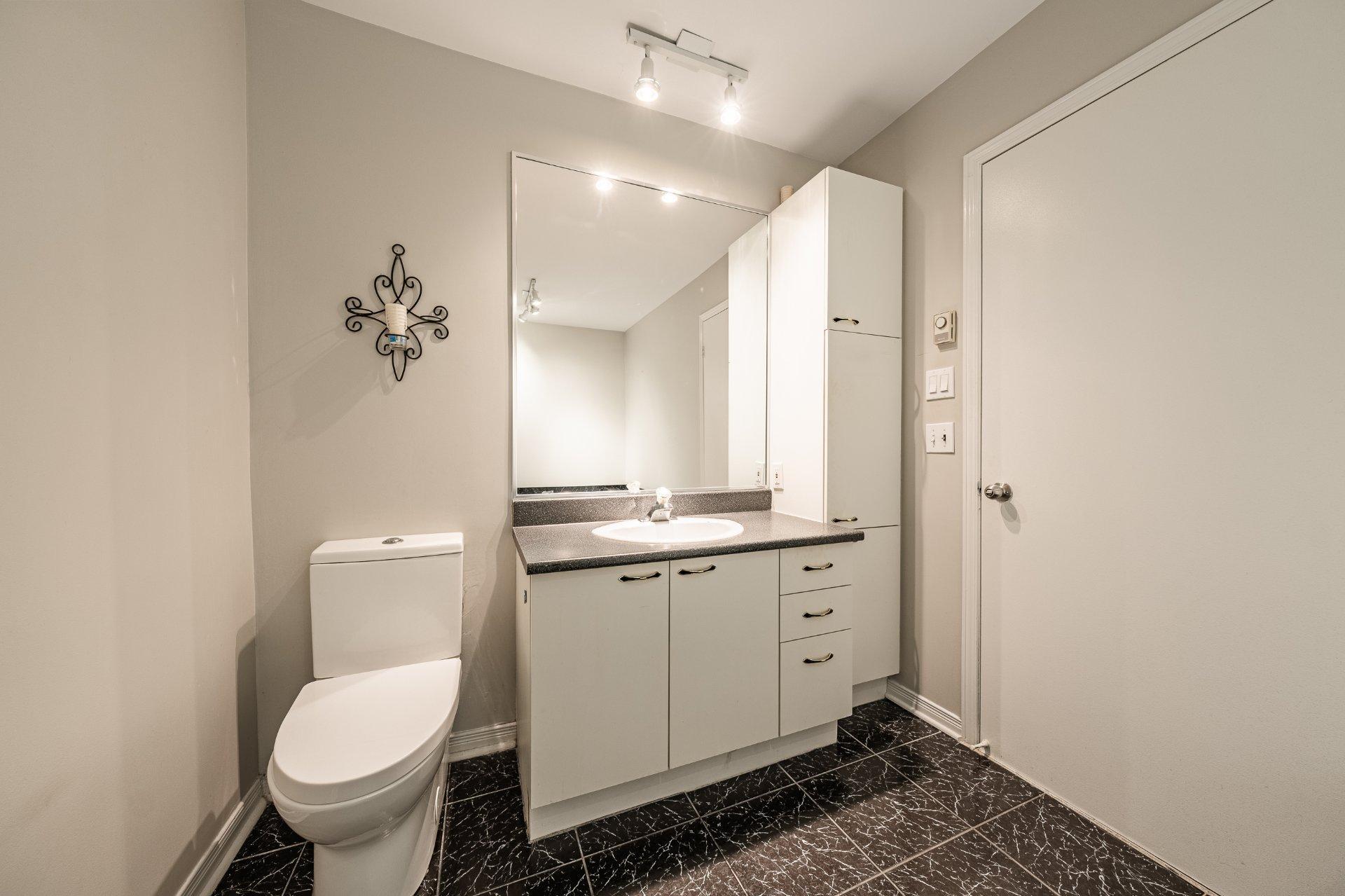 









29


Rue de Poitiers

,
Candiac,




QC
J5R5X6

