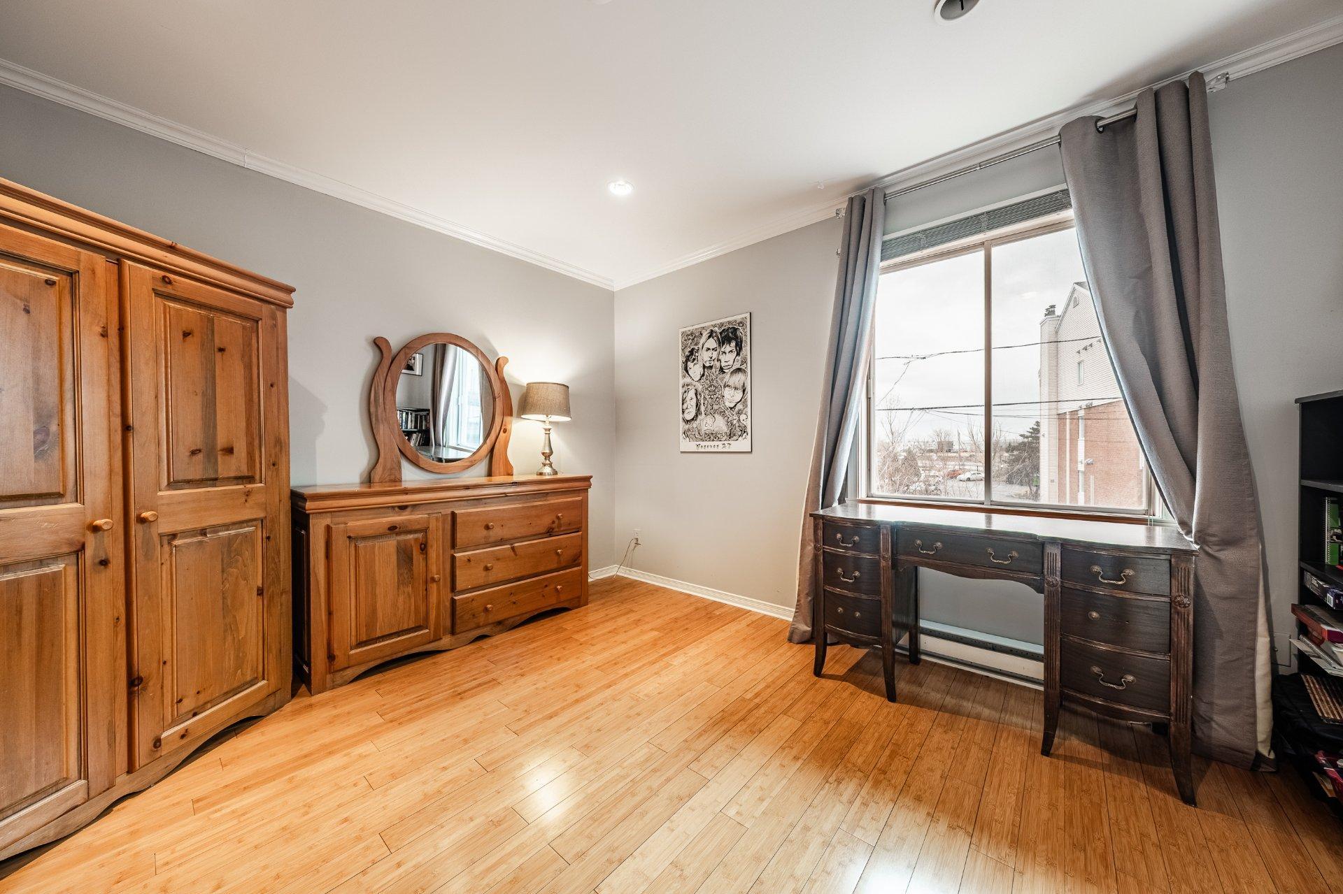 









29


Rue de Poitiers

,
Candiac,




QC
J5R5X6

