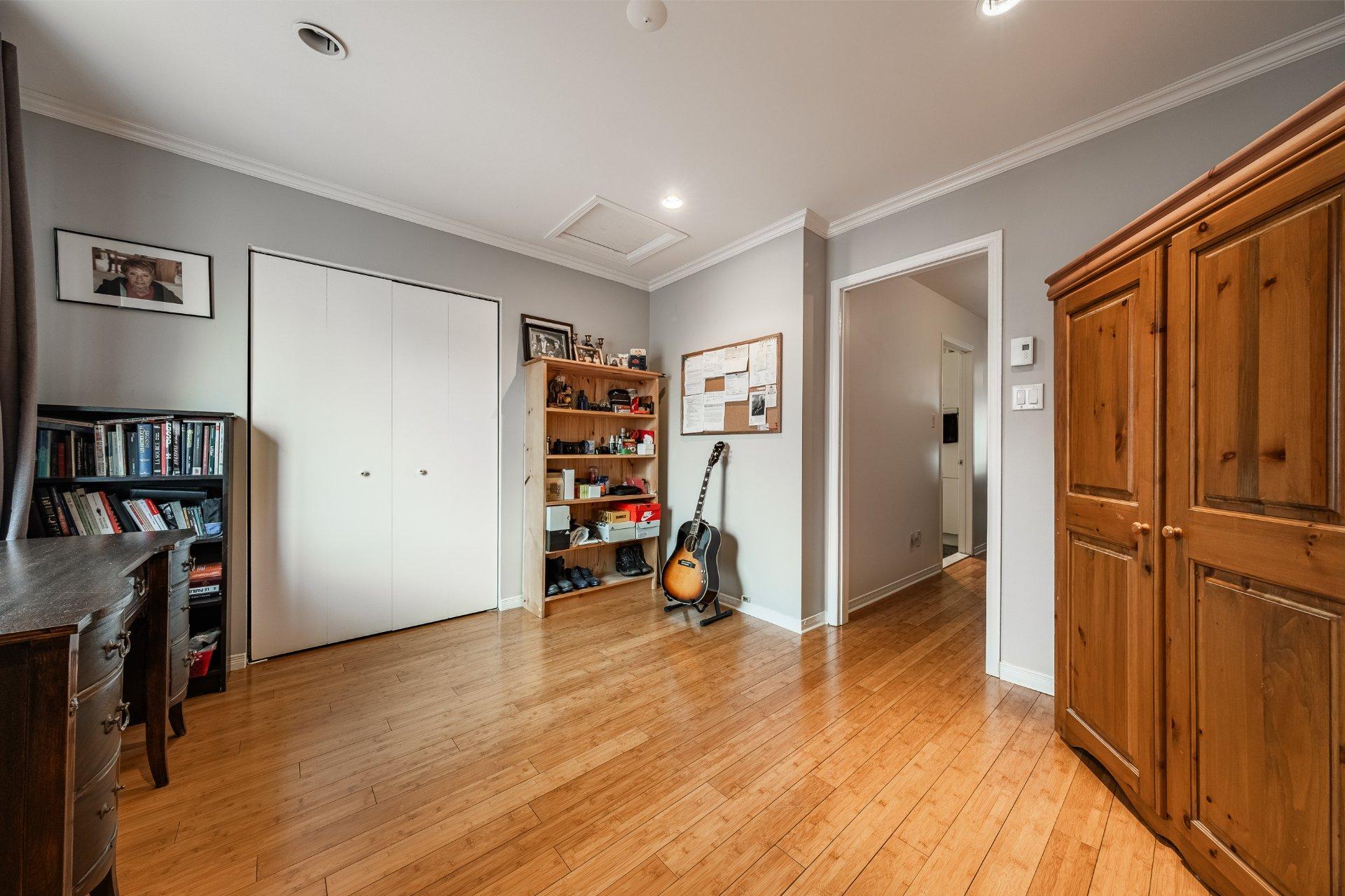 









29


Rue de Poitiers

,
Candiac,




QC
J5R5X6

