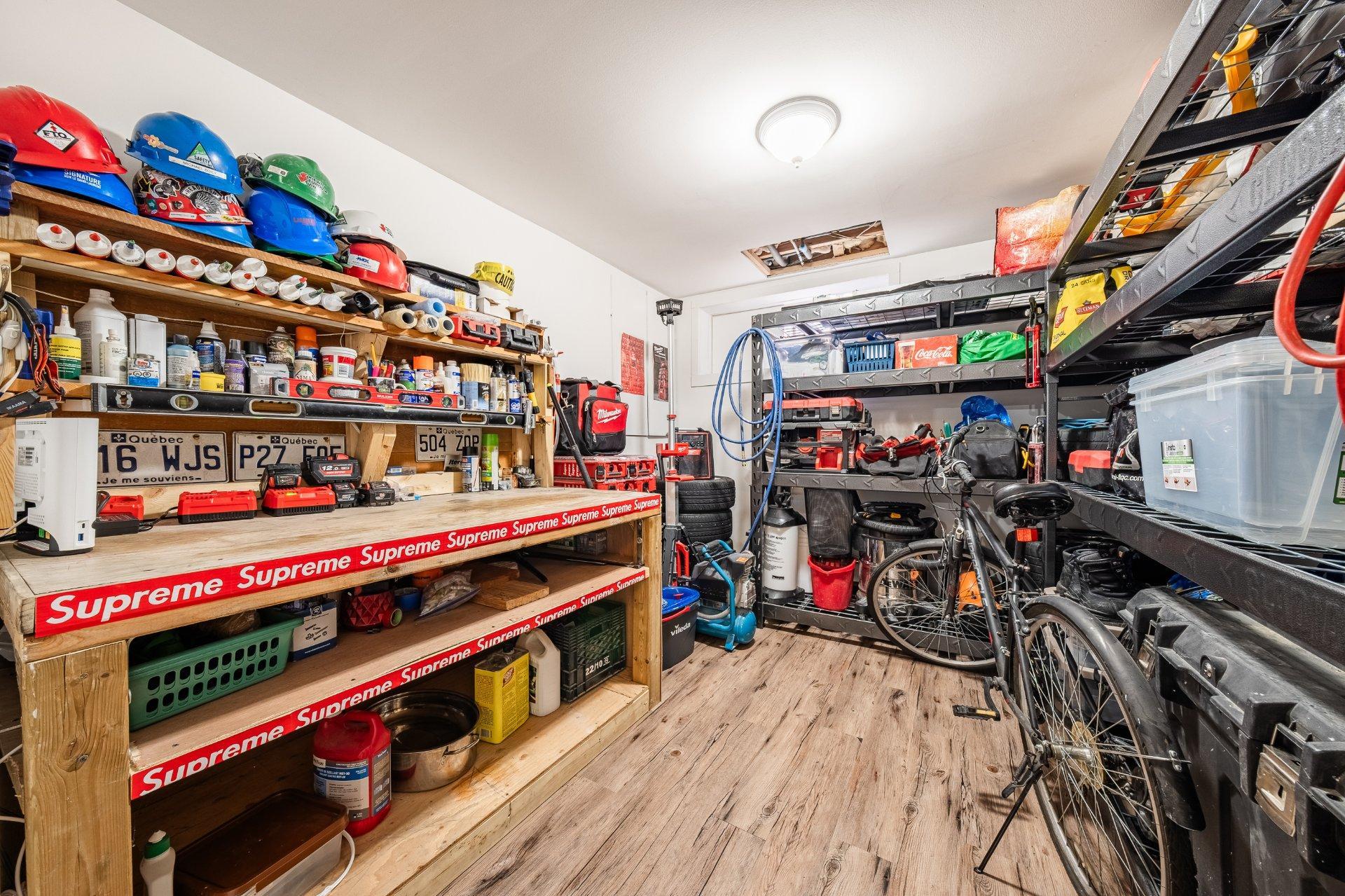 









29


Rue de Poitiers

,
Candiac,




QC
J5R5X6

