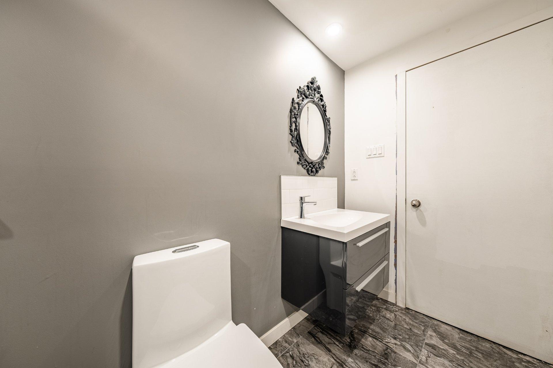 









29


Rue de Poitiers

,
Candiac,




QC
J5R5X6

