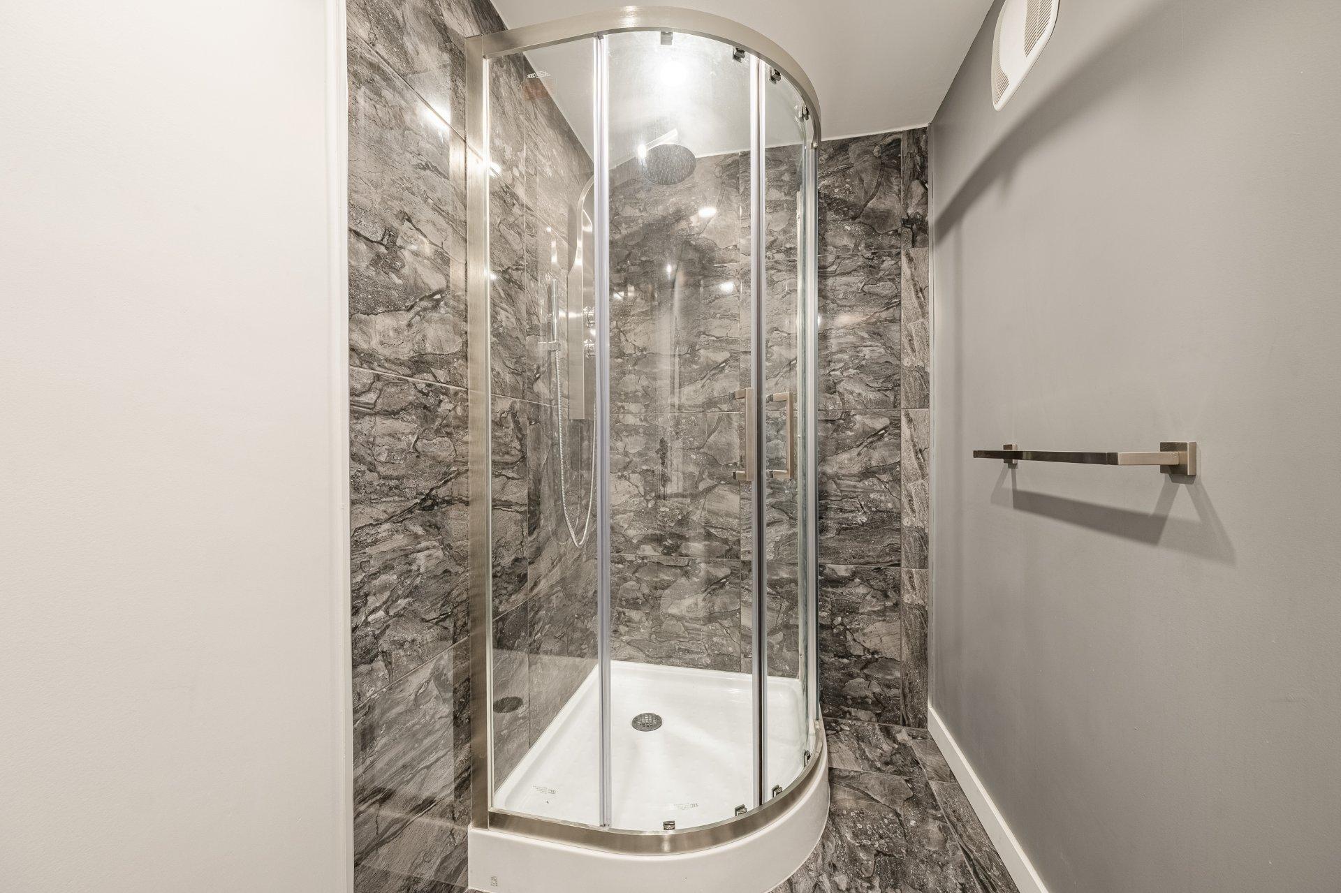 









29


Rue de Poitiers

,
Candiac,




QC
J5R5X6

