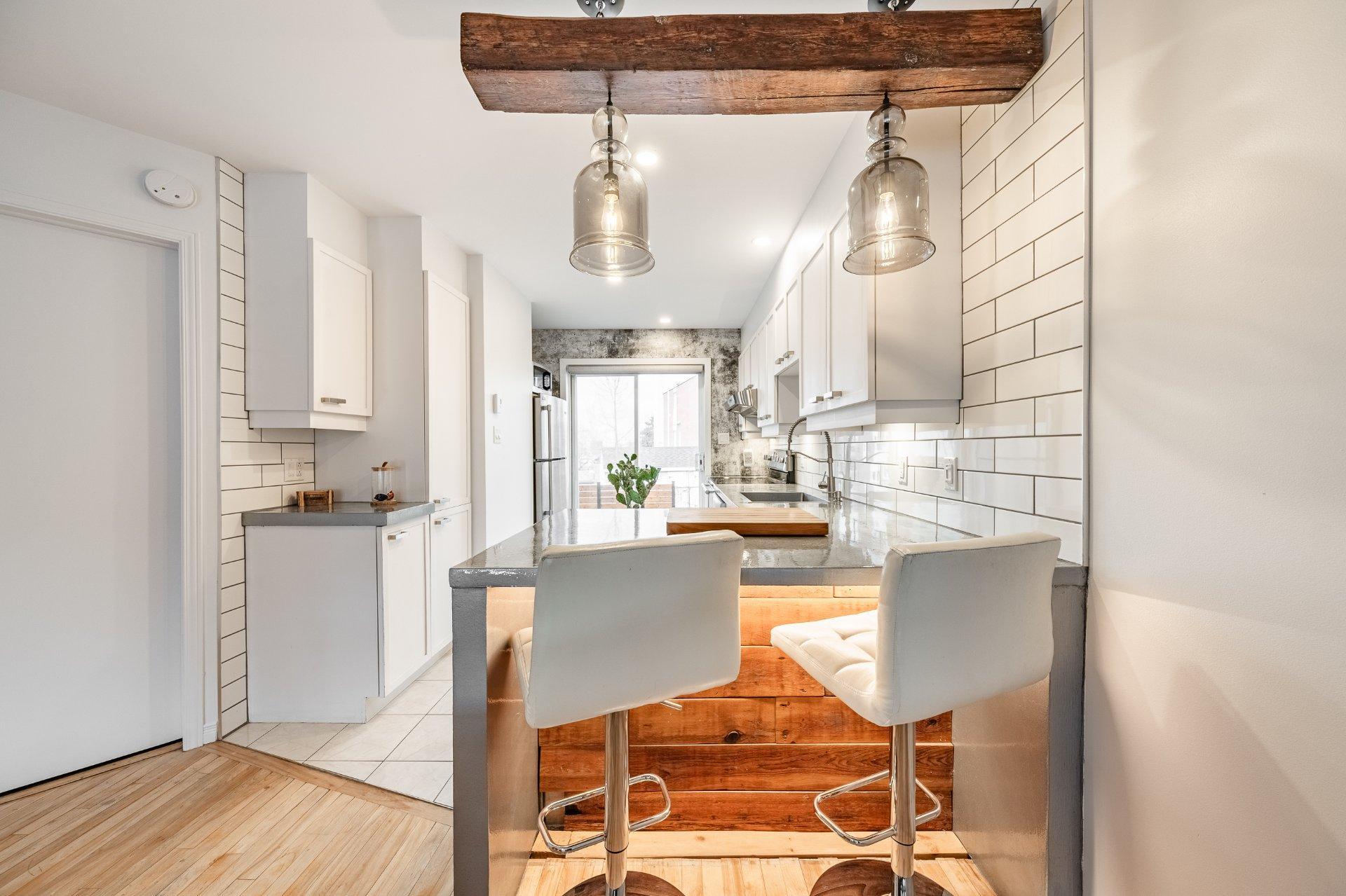









29


Rue de Poitiers

,
Candiac,




QC
J5R5X6

